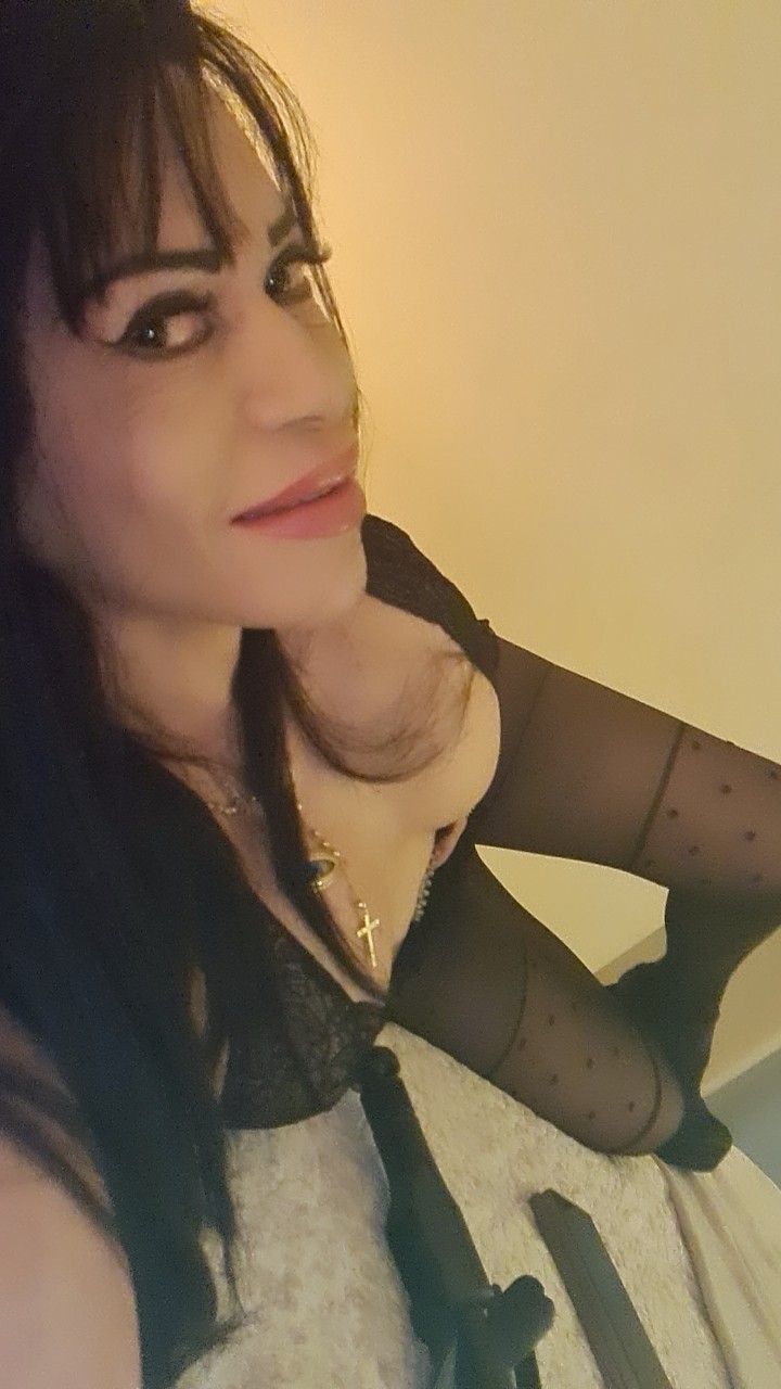 https://cdn.adultwork.com/gallery/G12/8697667.jpg