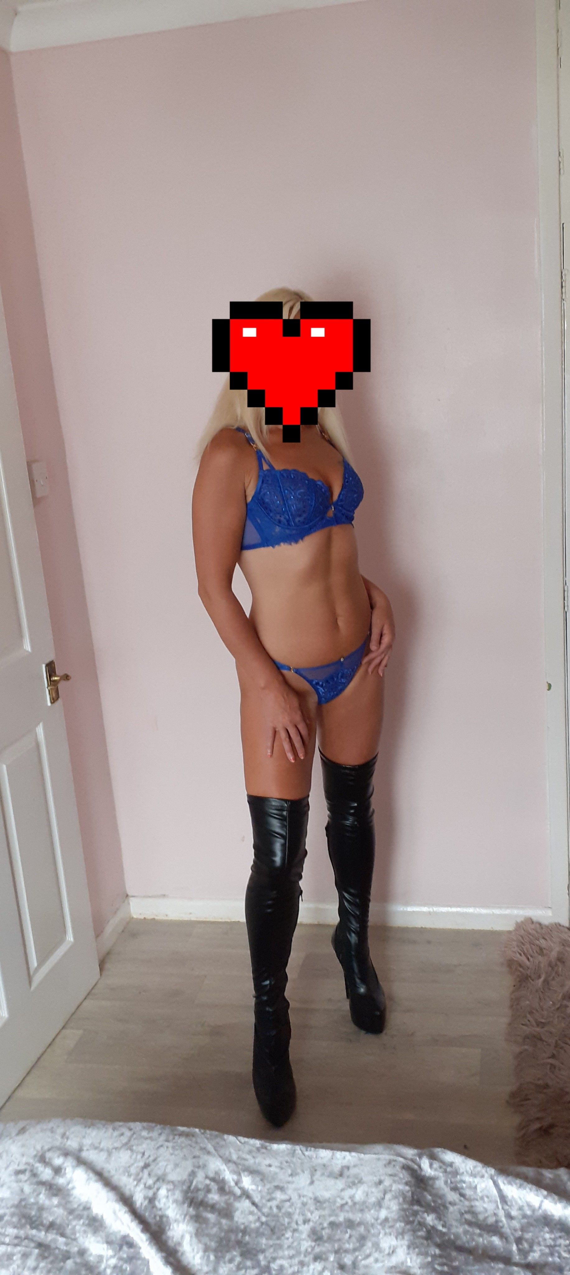 https://cdn.adultwork.com/gallery/G12/8700680.jpg