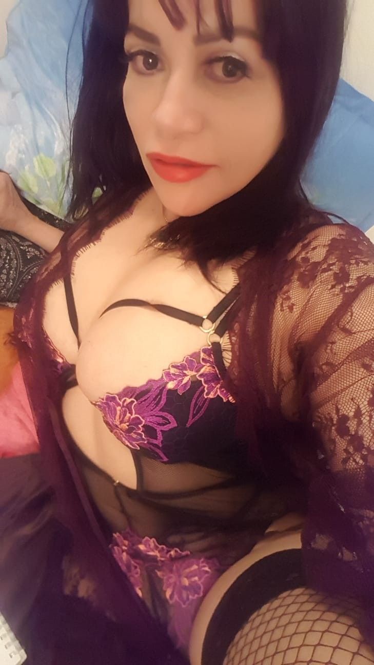 https://cdn.adultwork.com/gallery/G12/8704066.jpg