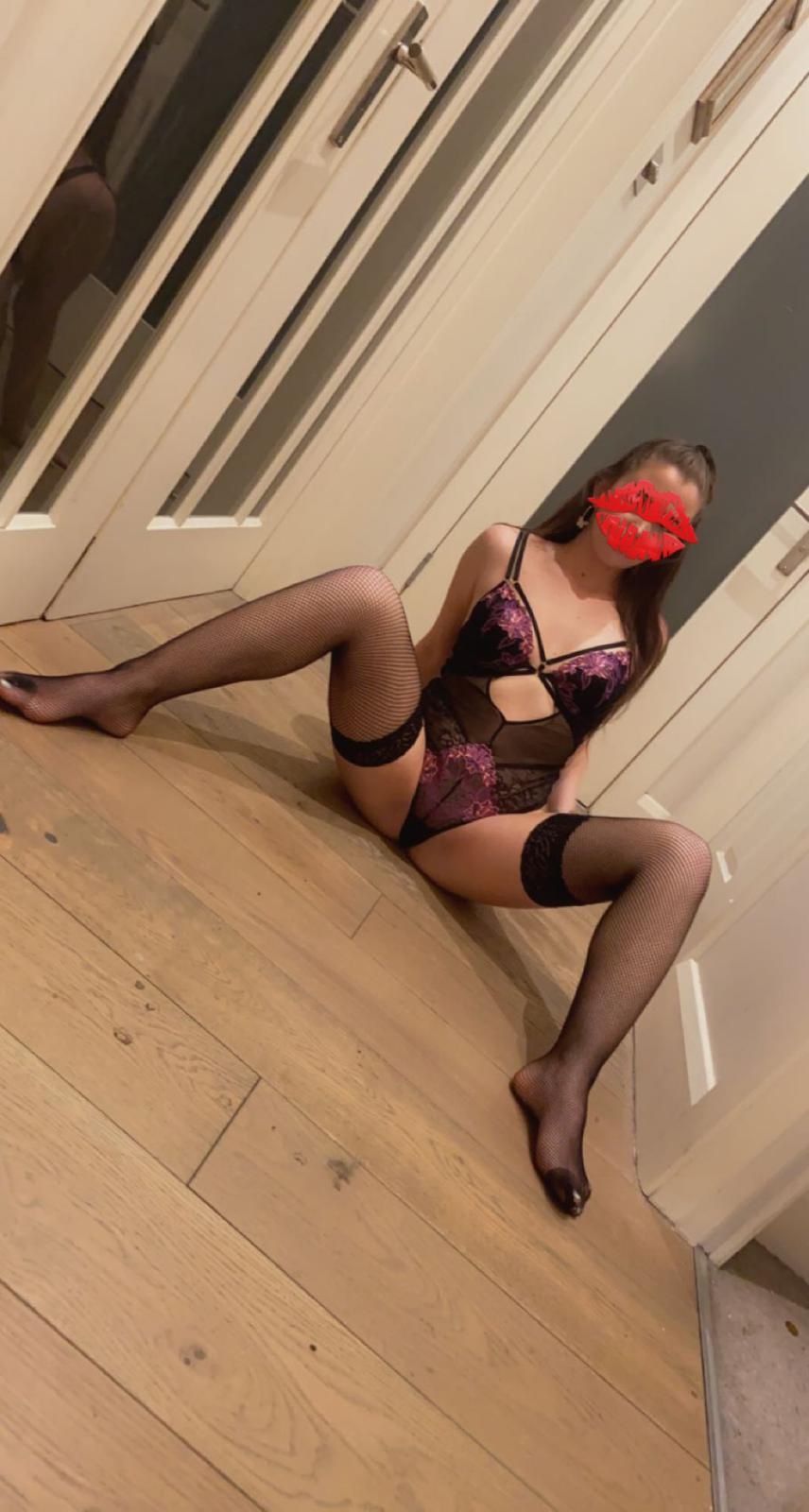 https://cdn.adultwork.com/gallery/G12/8704711.jpg