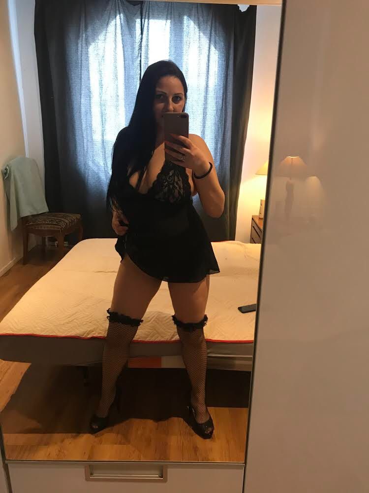 https://cdn.adultwork.com/gallery/G12/8708657.jpg