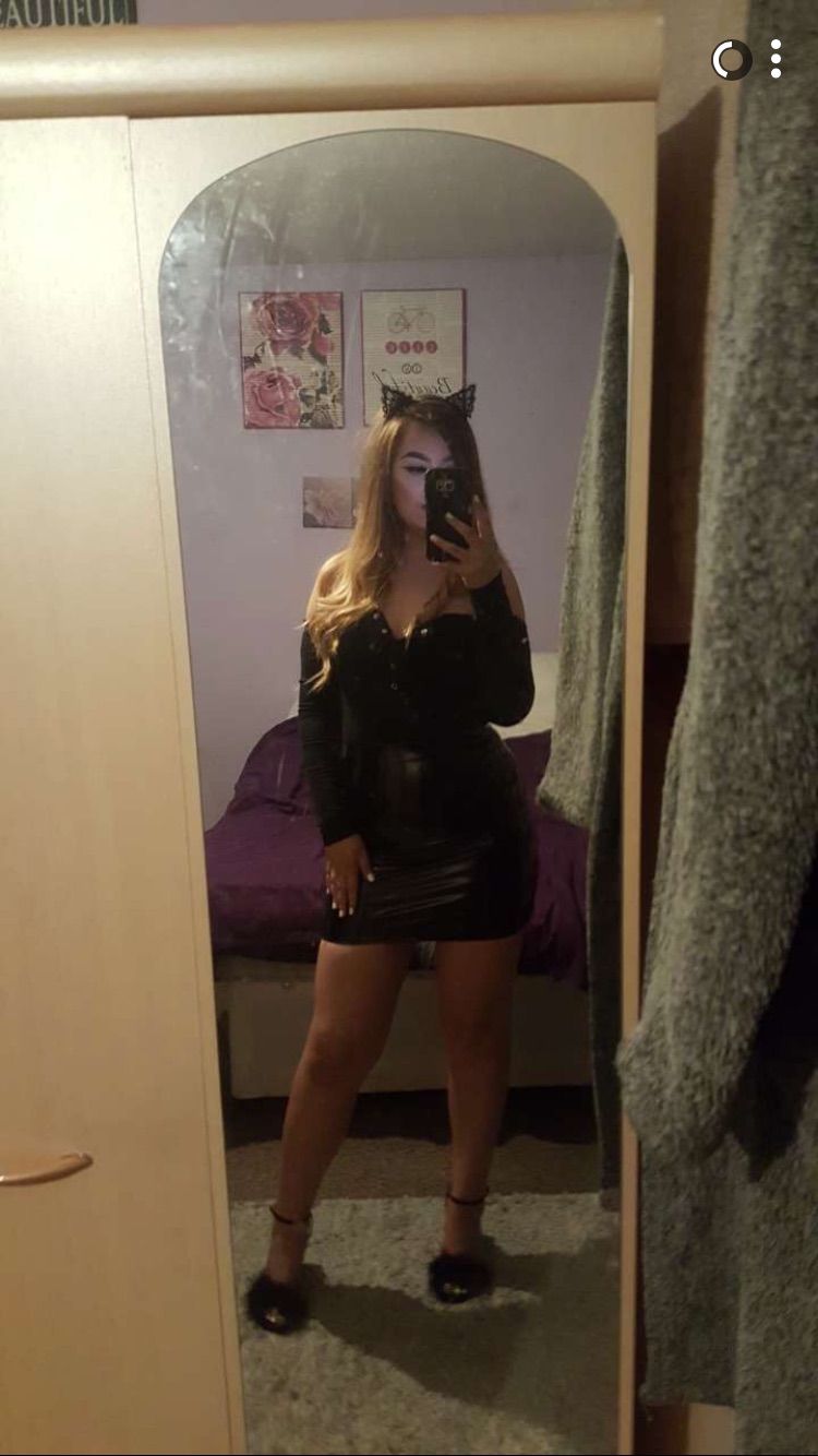 https://cdn.adultwork.com/gallery/G12/8709588.jpg