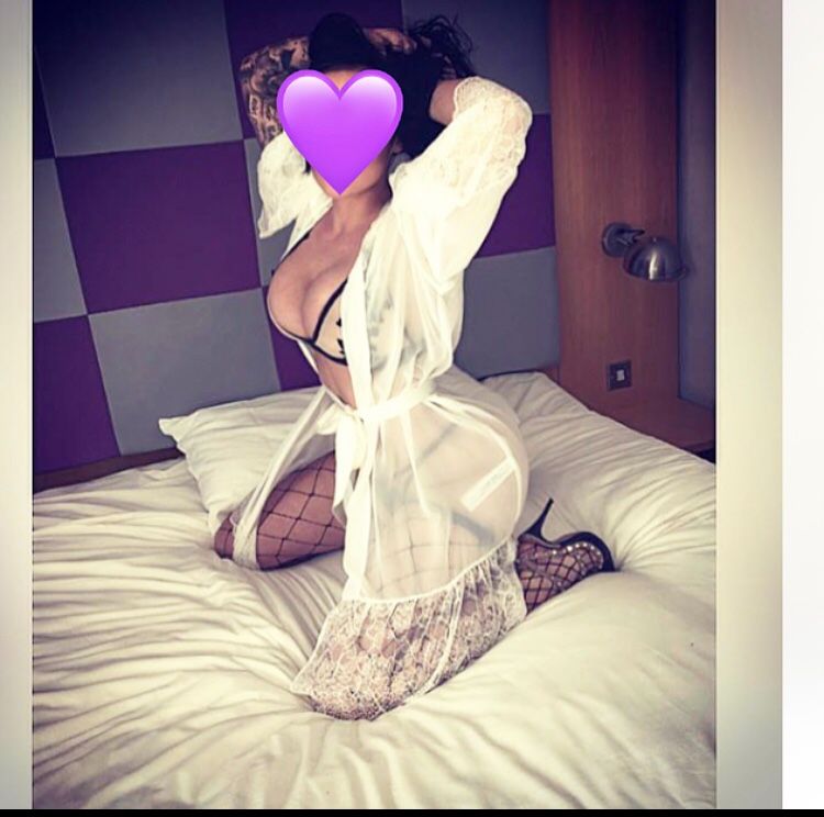 https://cdn.adultwork.com/gallery/G12/8710493.jpg