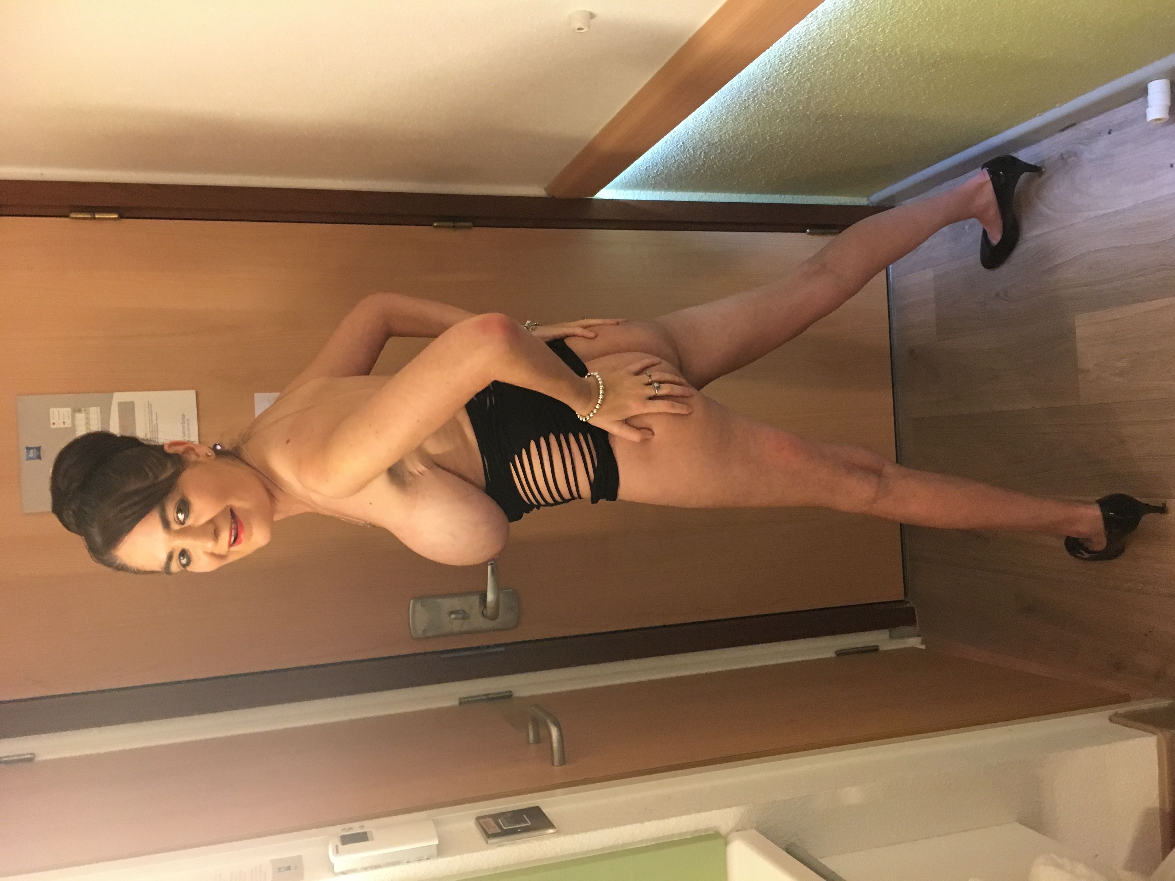 https://cdn.adultwork.com/gallery/G12/8713387.jpg