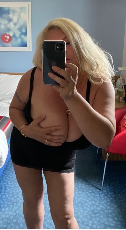 https://cdn.adultwork.com/gallery/G12/8716526.jpg