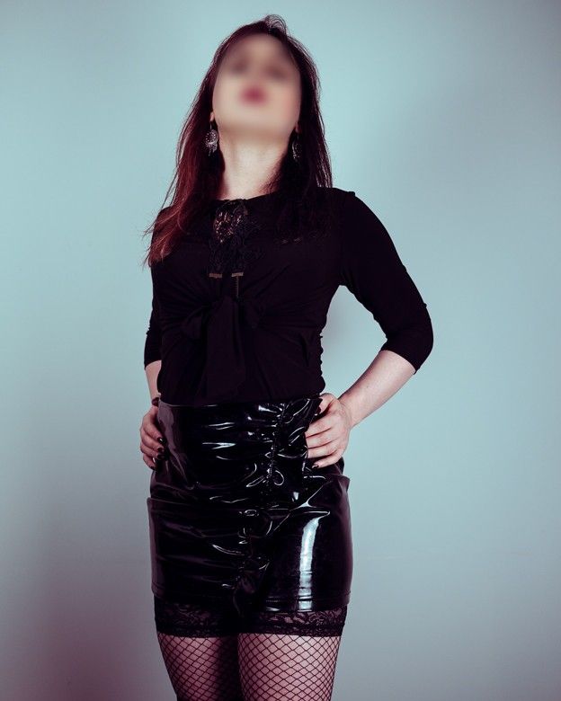 https://cdn.adultwork.com/gallery/G12/8716621.jpg