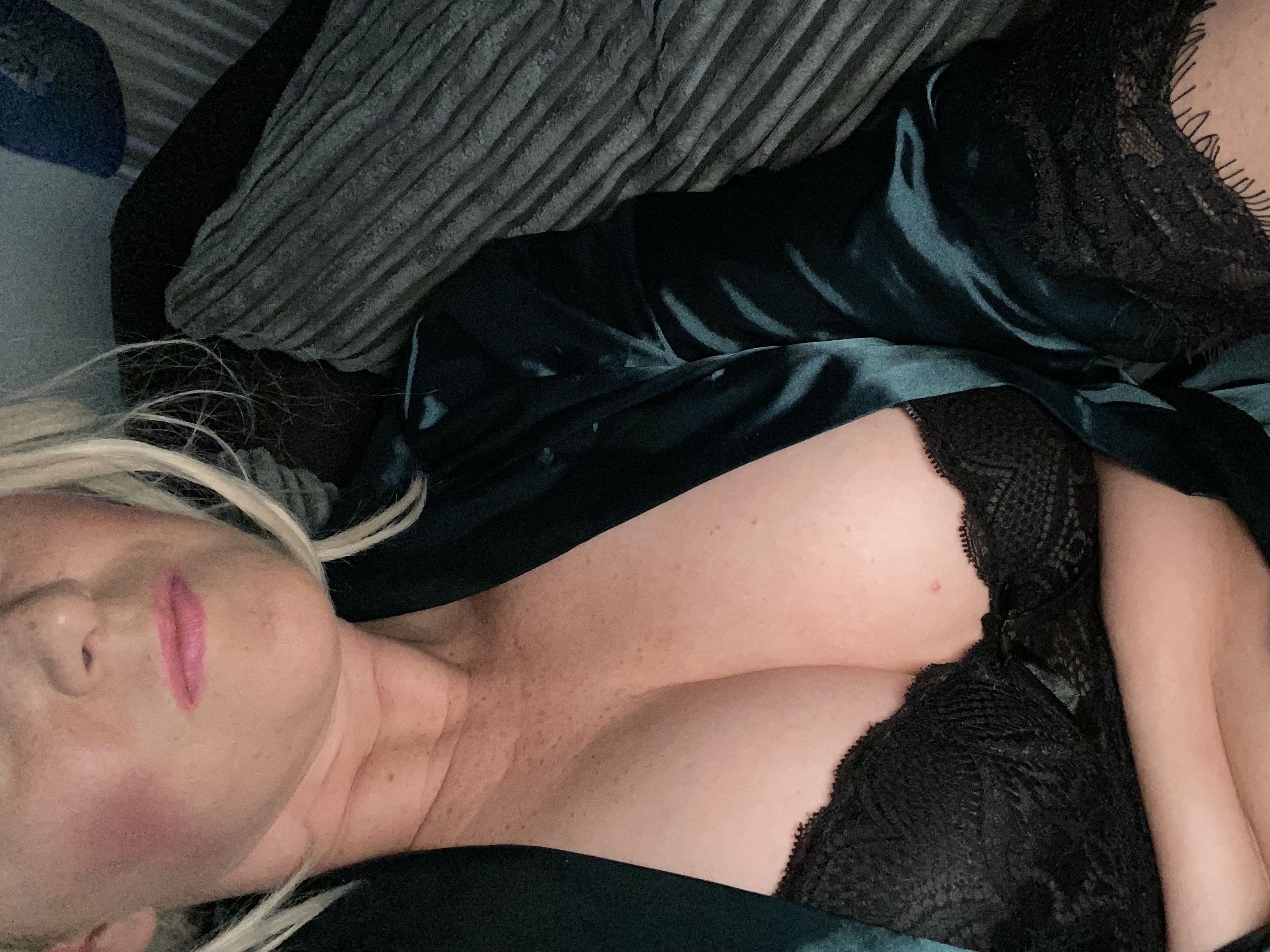 https://cdn.adultwork.com/gallery/G12/8716974.jpg