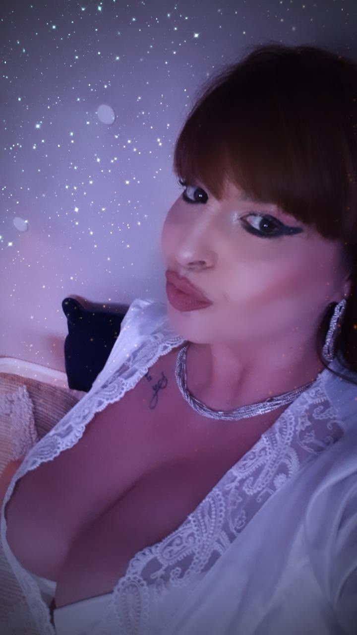 https://cdn.adultwork.com/gallery/G12/8721193.jpg