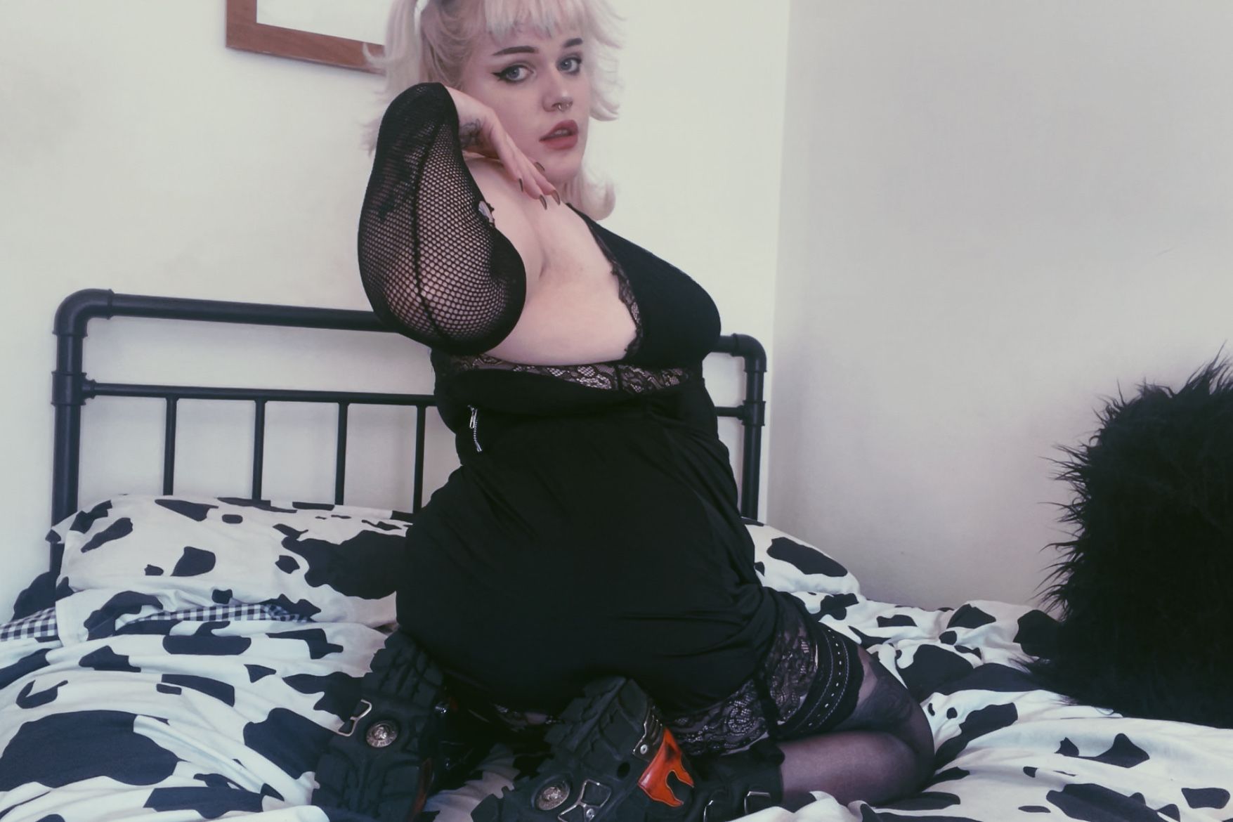 https://cdn.adultwork.com/gallery/G12/8724965.jpg