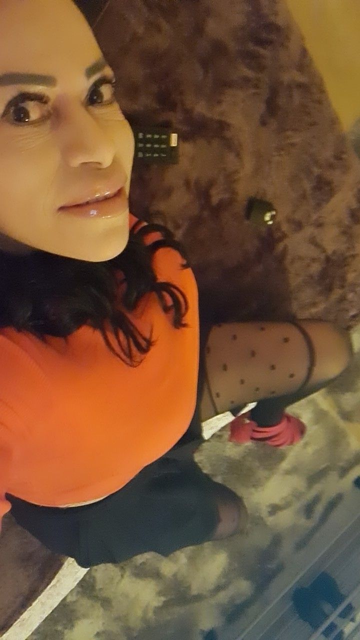 https://cdn.adultwork.com/gallery/G12/8725492.jpg