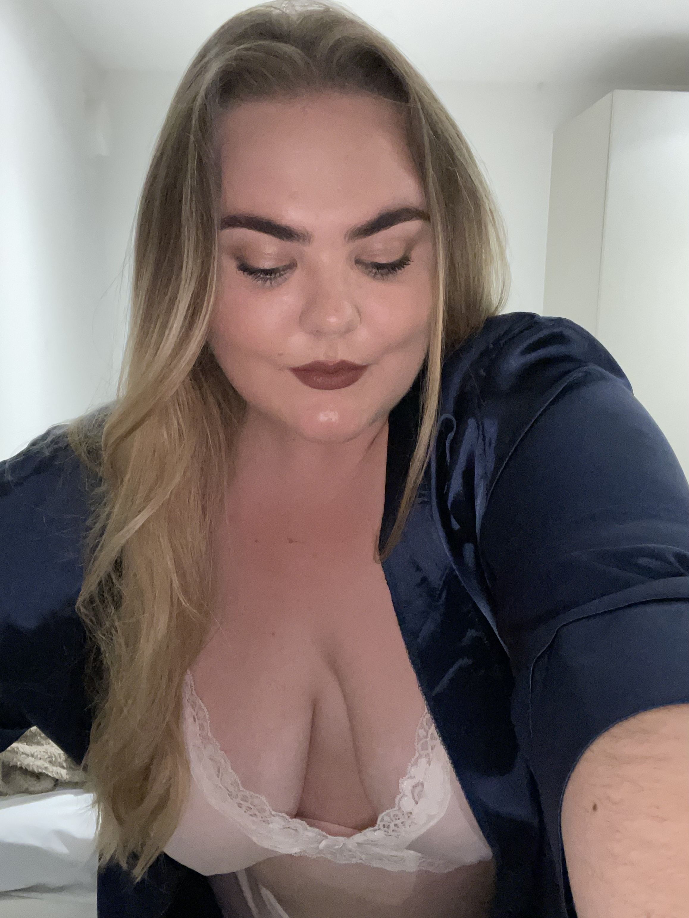 https://cdn.adultwork.com/gallery/G12/8726121.jpg