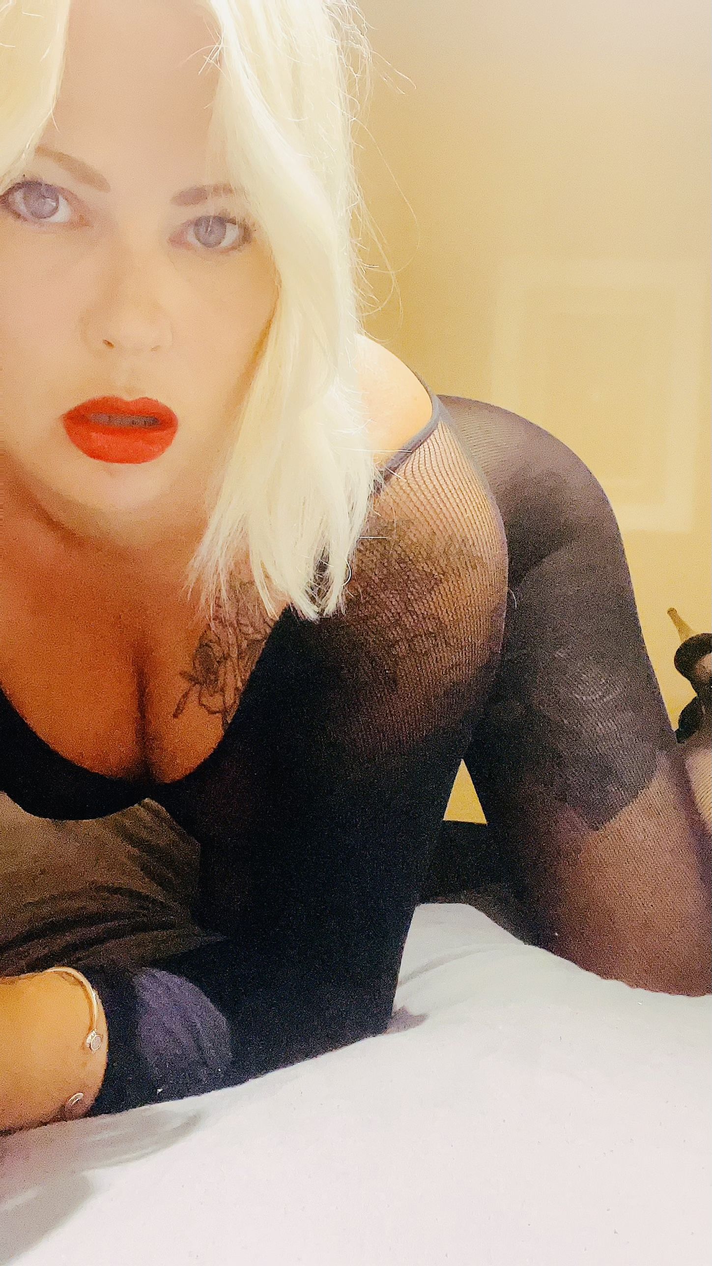 https://cdn.adultwork.com/gallery/G12/8727611.jpg