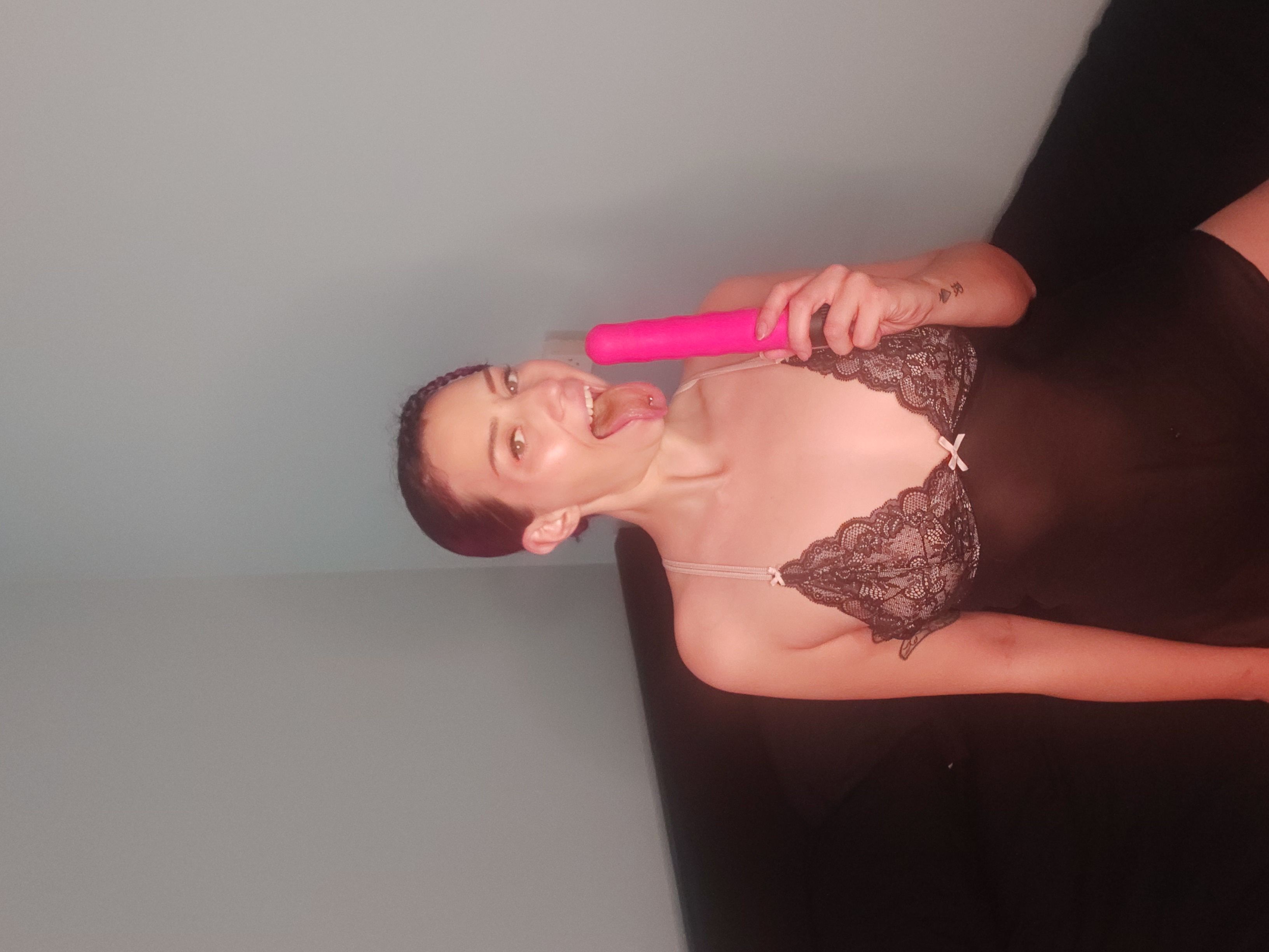 https://cdn.adultwork.com/gallery/G12/8735903.jpg