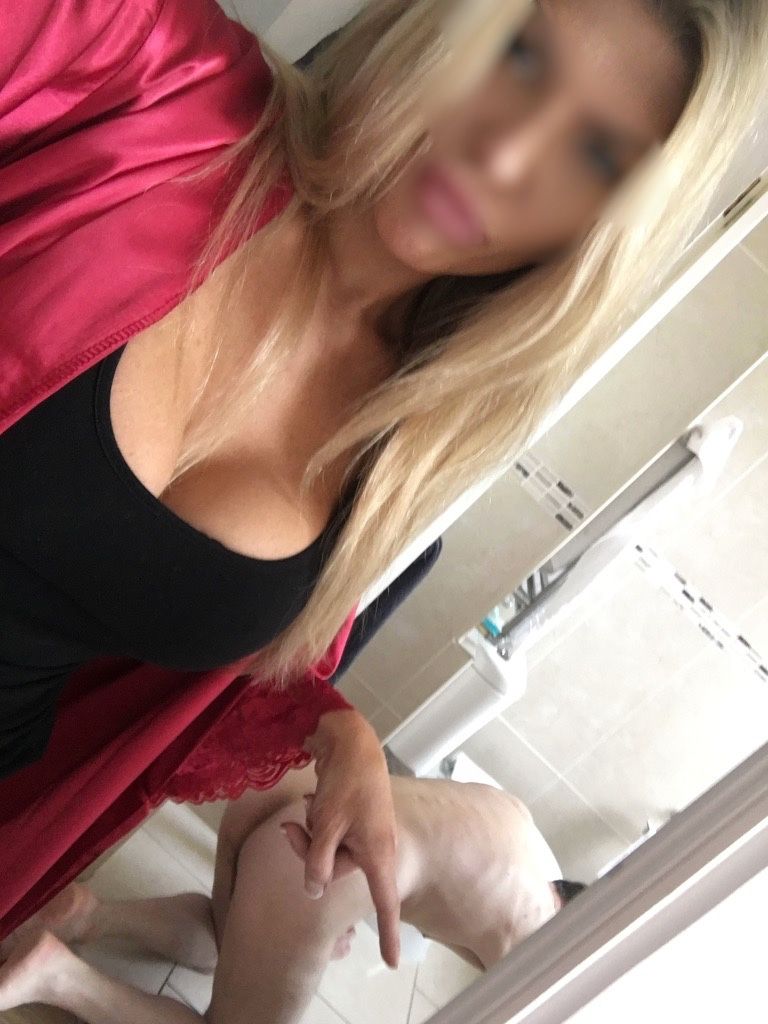 https://cdn.adultwork.com/gallery/G12/8735946.jpg