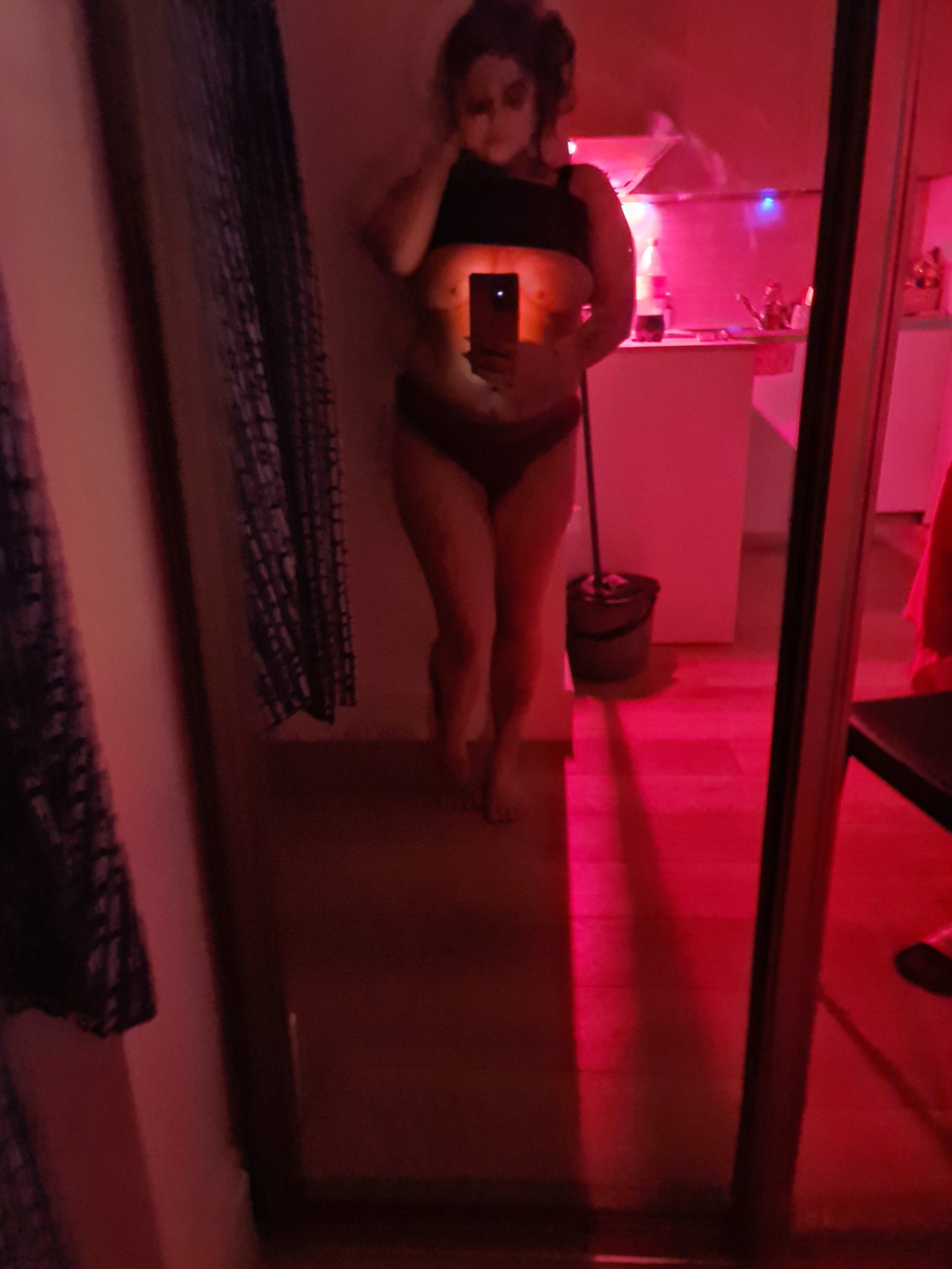 https://cdn.adultwork.com/gallery/G12/8736608.jpg