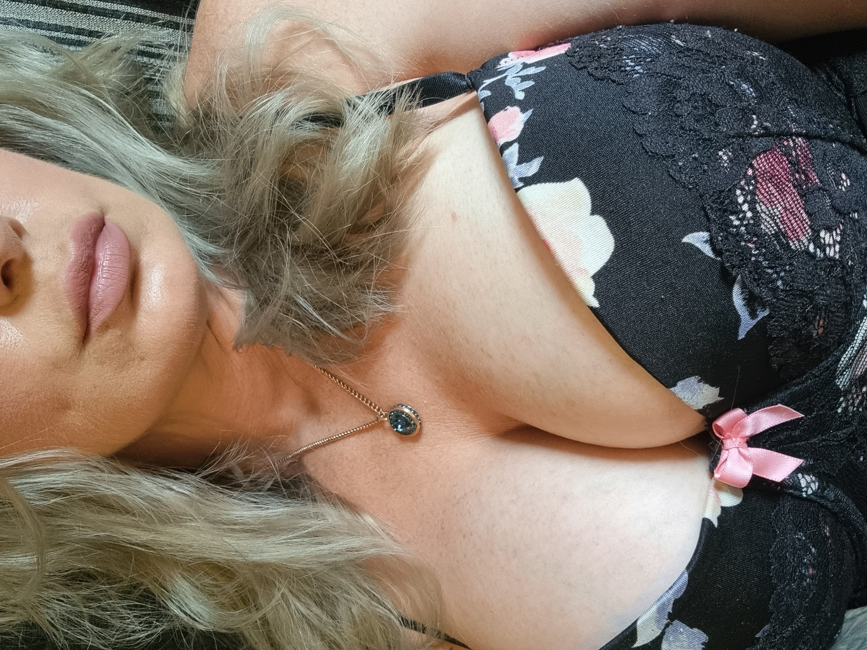 https://cdn.adultwork.com/gallery/G12/8738939.jpg