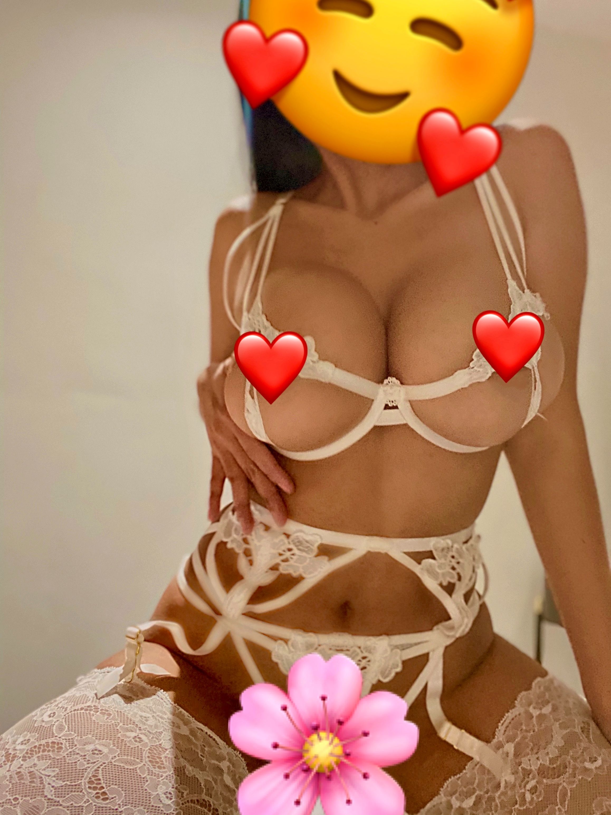 https://cdn.adultwork.com/gallery/G12/8740756.jpg