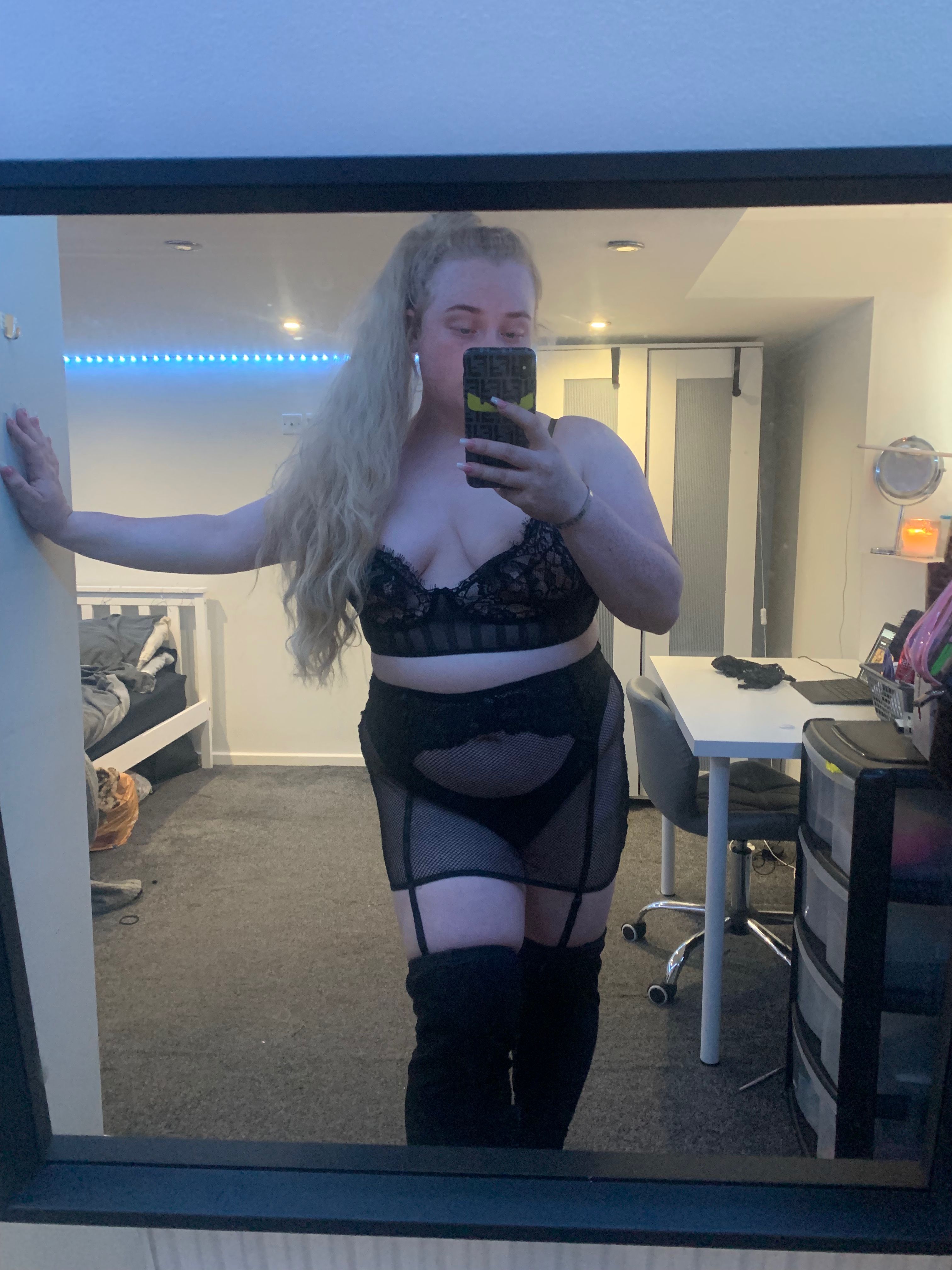 https://cdn.adultwork.com/gallery/G12/8741859.jpg