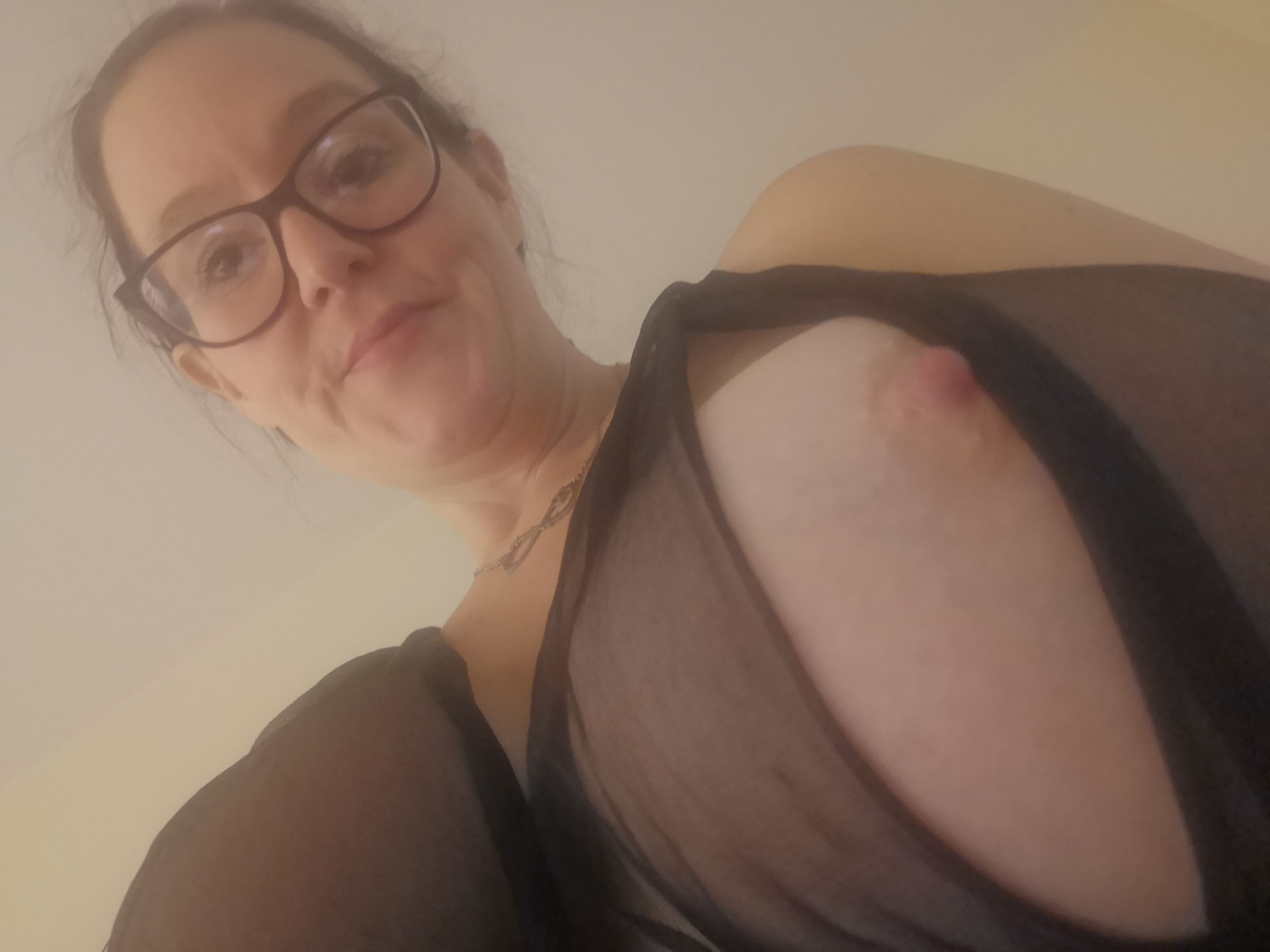 https://cdn.adultwork.com/gallery/G12/8742785.jpg