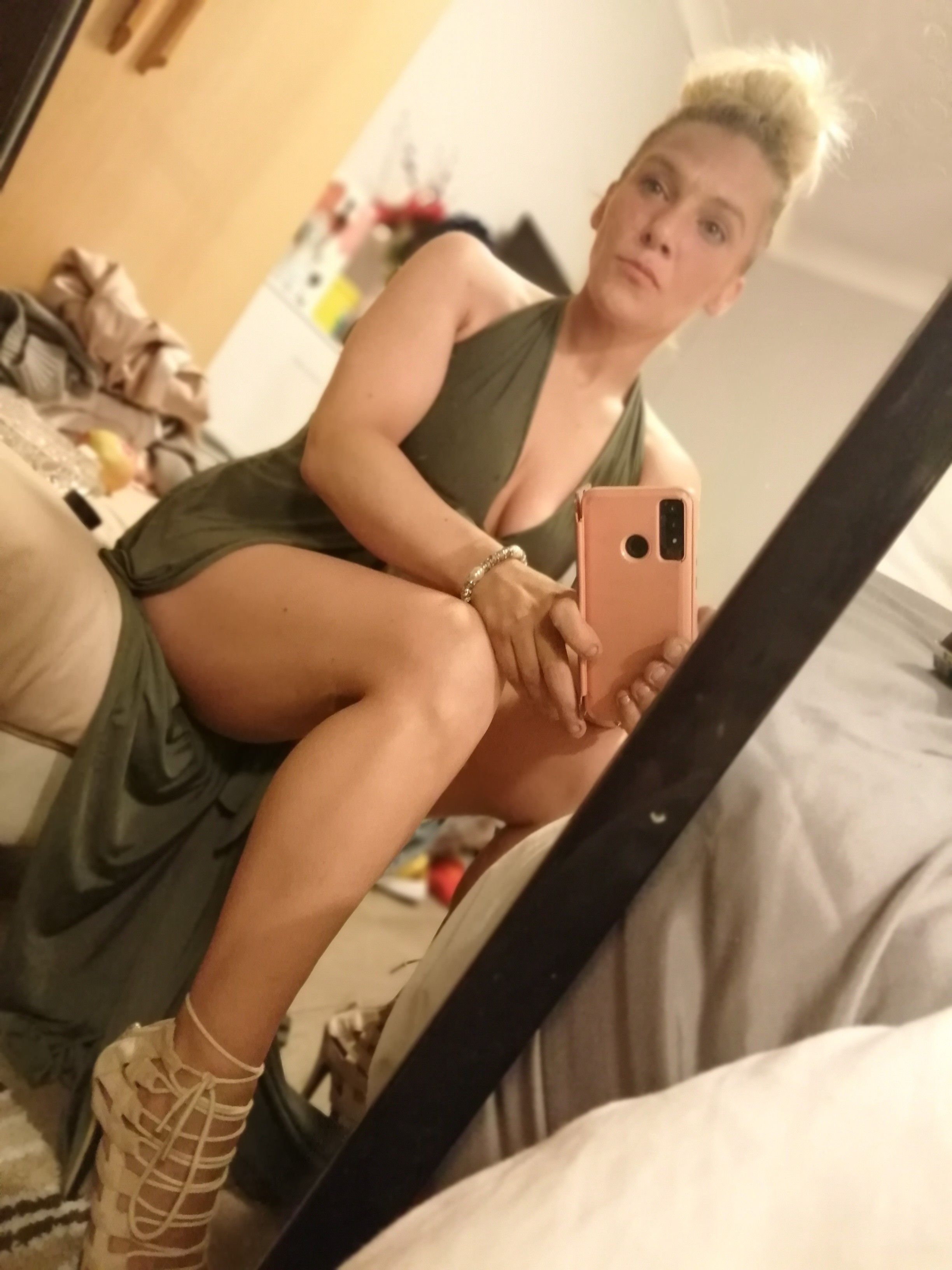 https://cdn.adultwork.com/gallery/G12/8744224.jpg