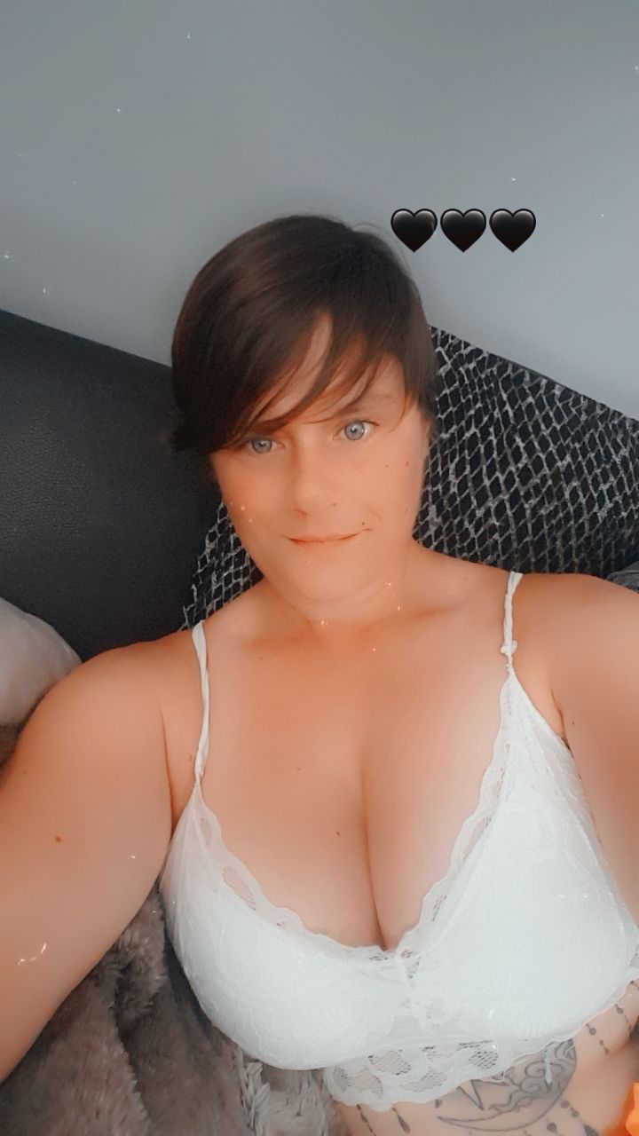 https://cdn.adultwork.com/gallery/G12/8747763.jpg