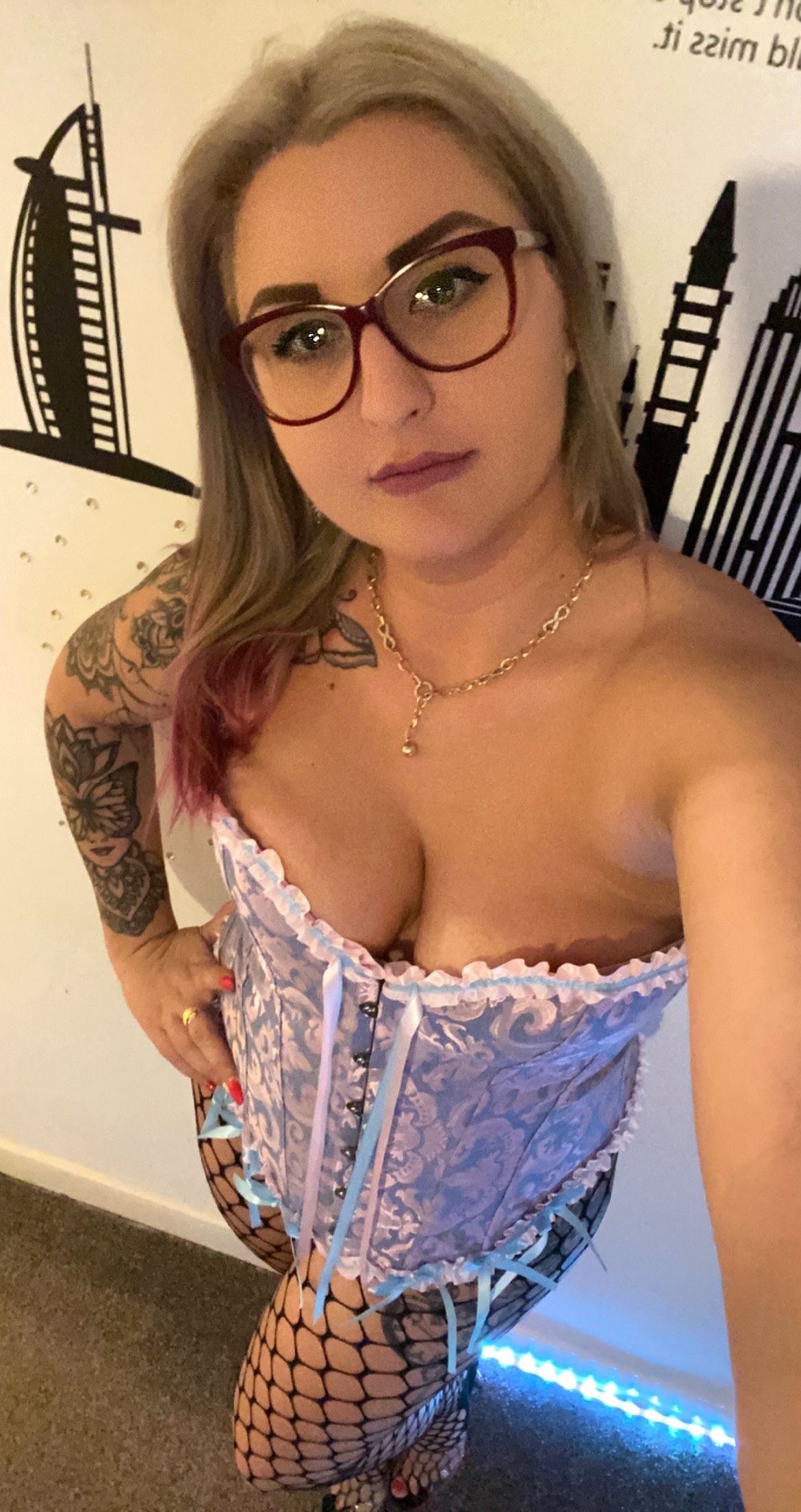 https://cdn.adultwork.com/gallery/G12/8748033.jpg