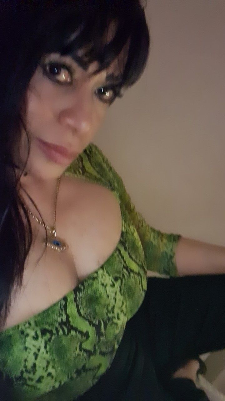 https://cdn.adultwork.com/gallery/G12/8752570.jpg