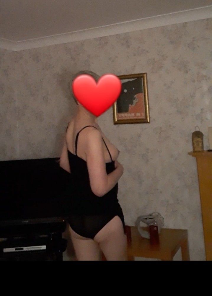 https://cdn.adultwork.com/gallery/G12/8755300.jpg