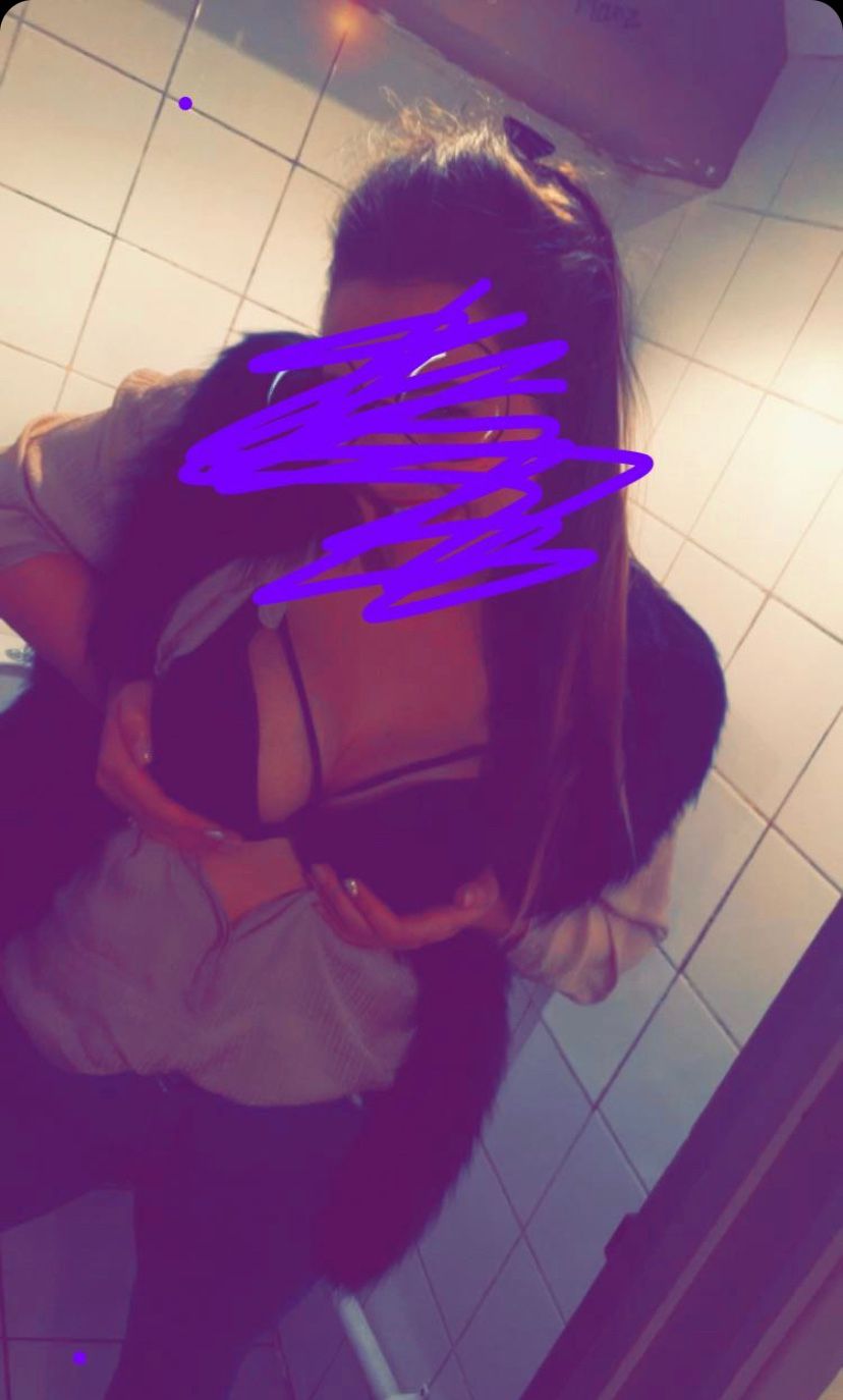 https://cdn.adultwork.com/gallery/G12/8757408.jpg