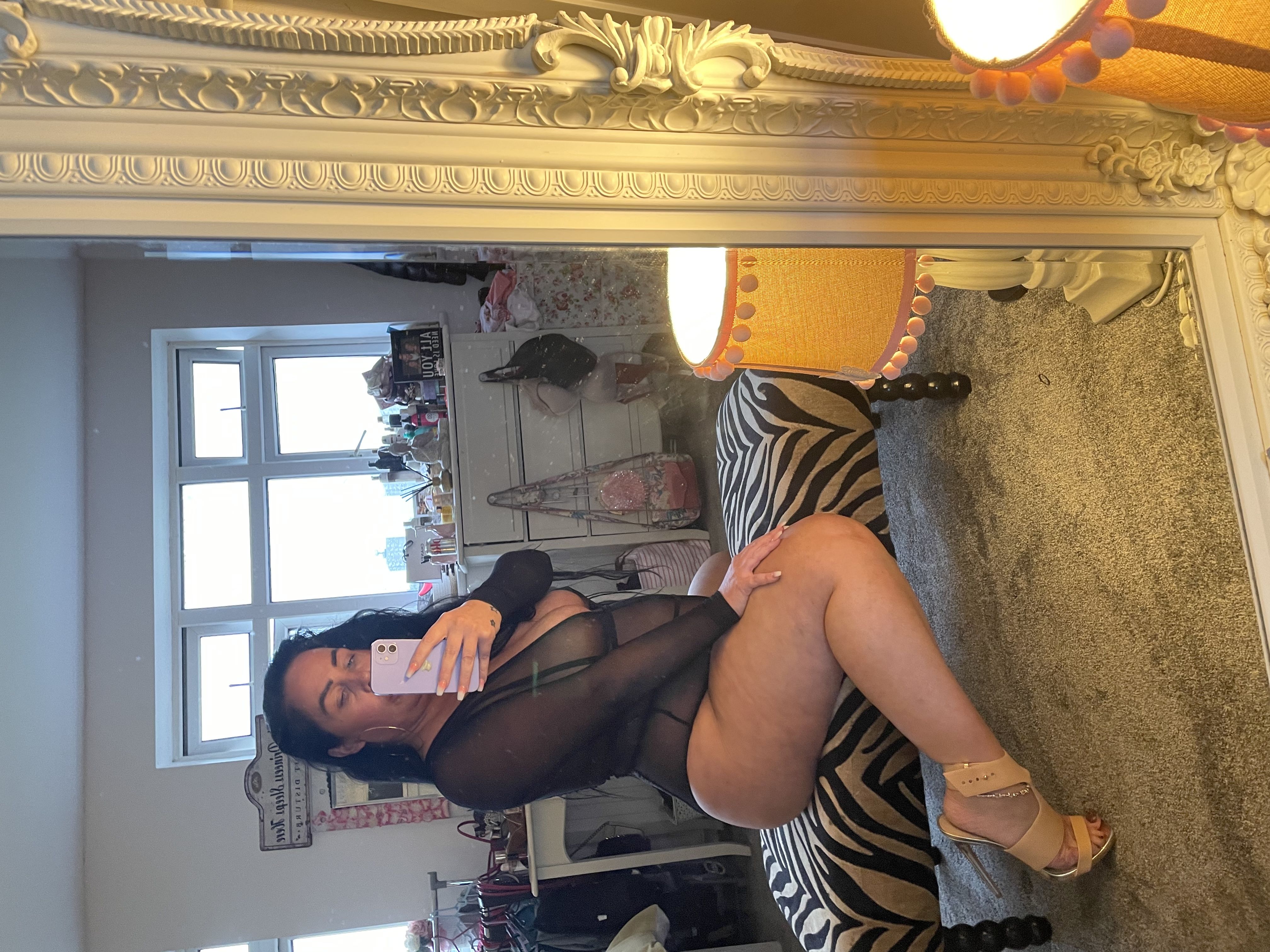 https://cdn.adultwork.com/gallery/G12/8757464.jpg