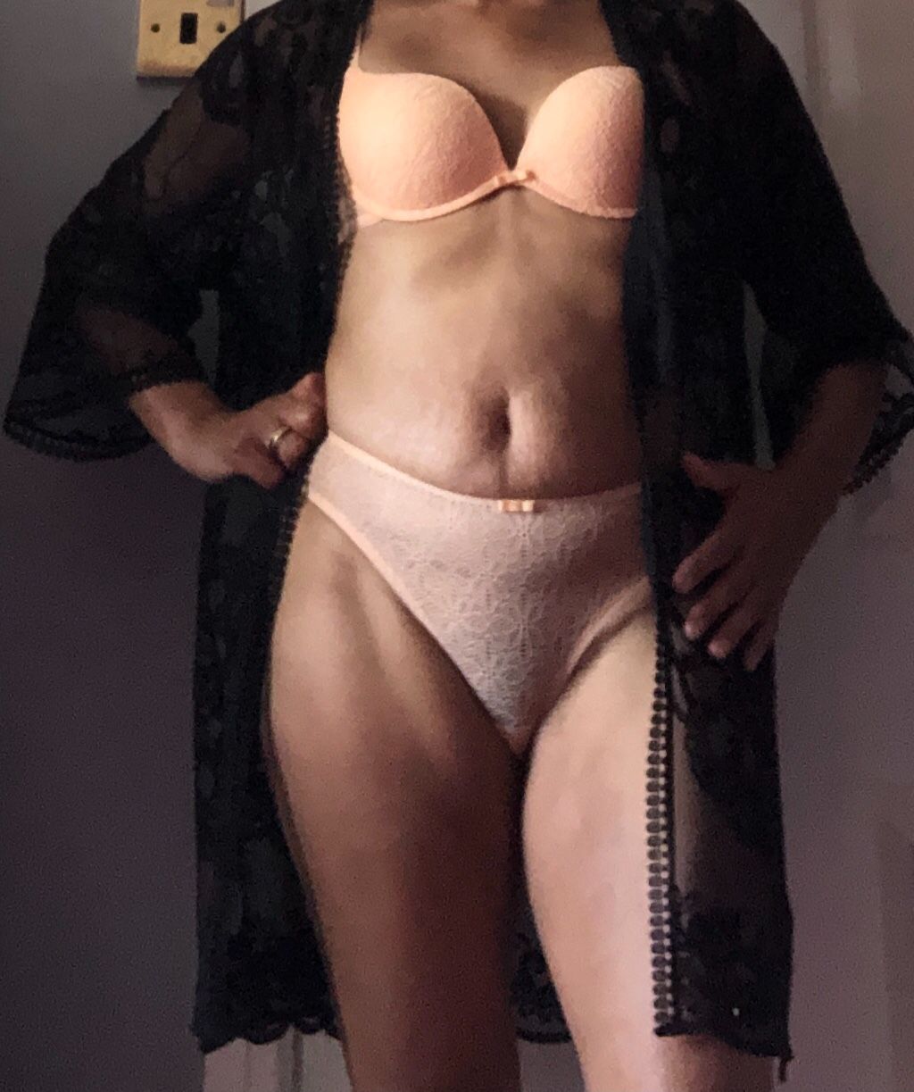 https://cdn.adultwork.com/gallery/G12/8759519.jpg