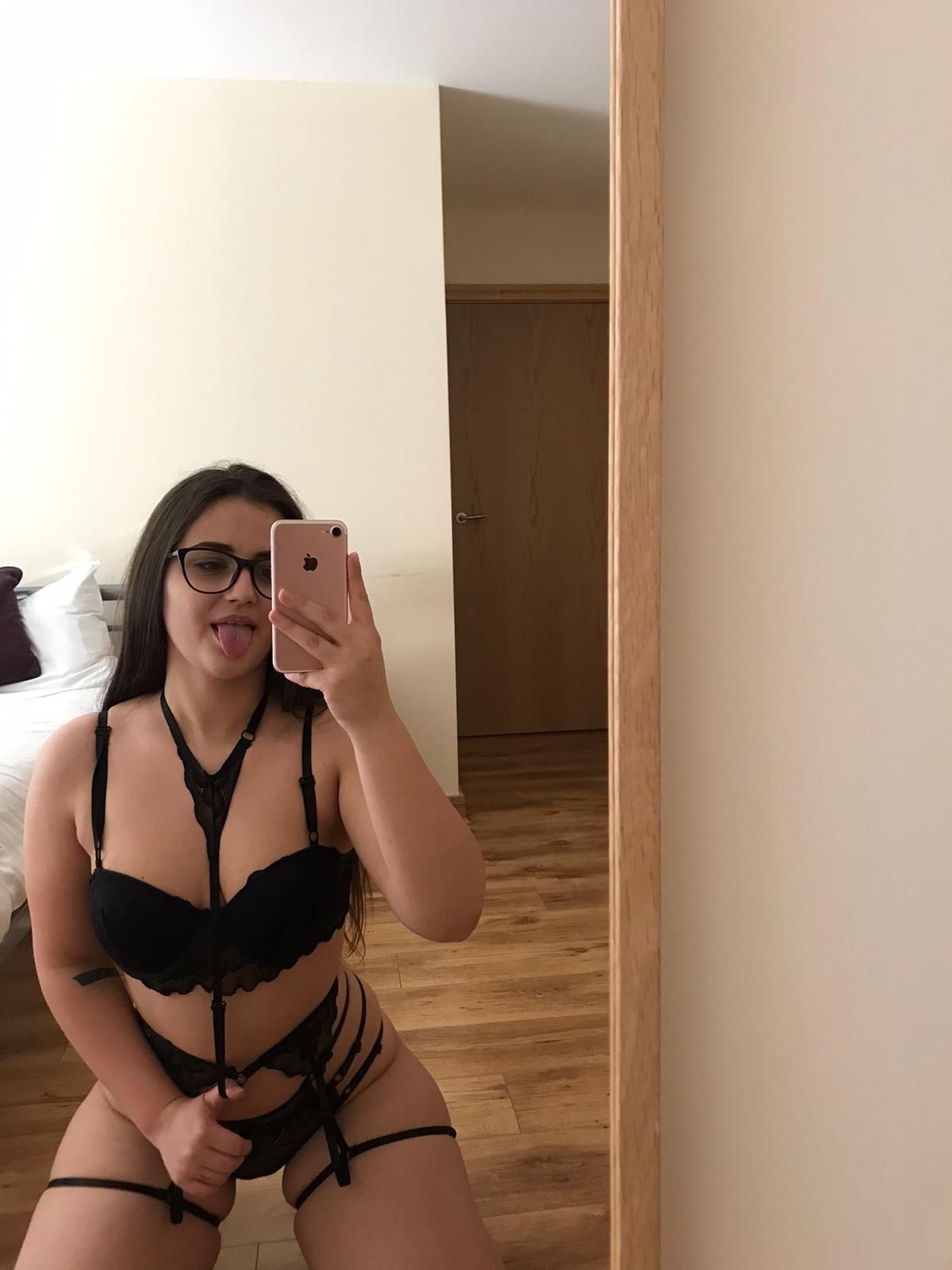 https://cdn.adultwork.com/gallery/G12/8770356.jpg