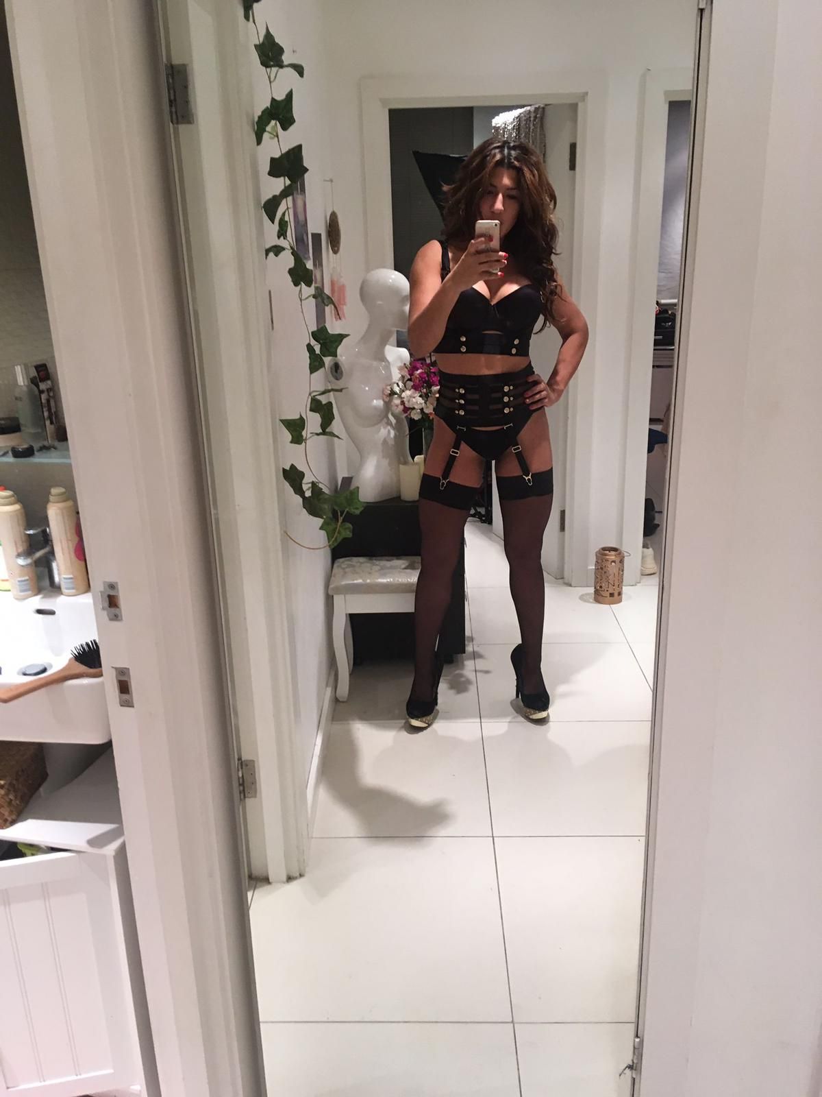 https://cdn.adultwork.com/gallery/G12/8774933.jpg