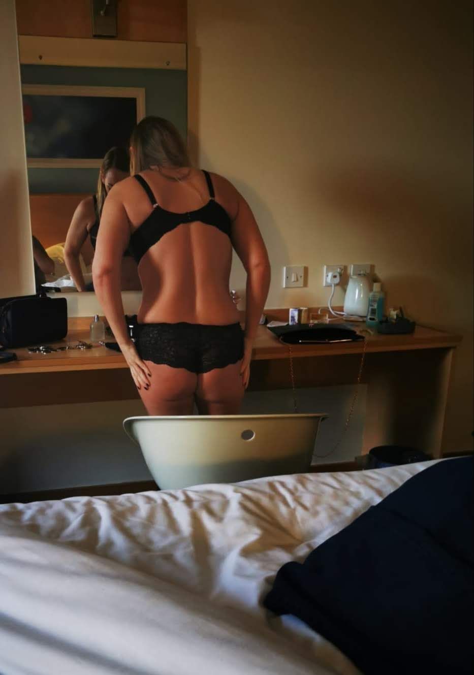 https://cdn.adultwork.com/gallery/G12/8775814.jpg