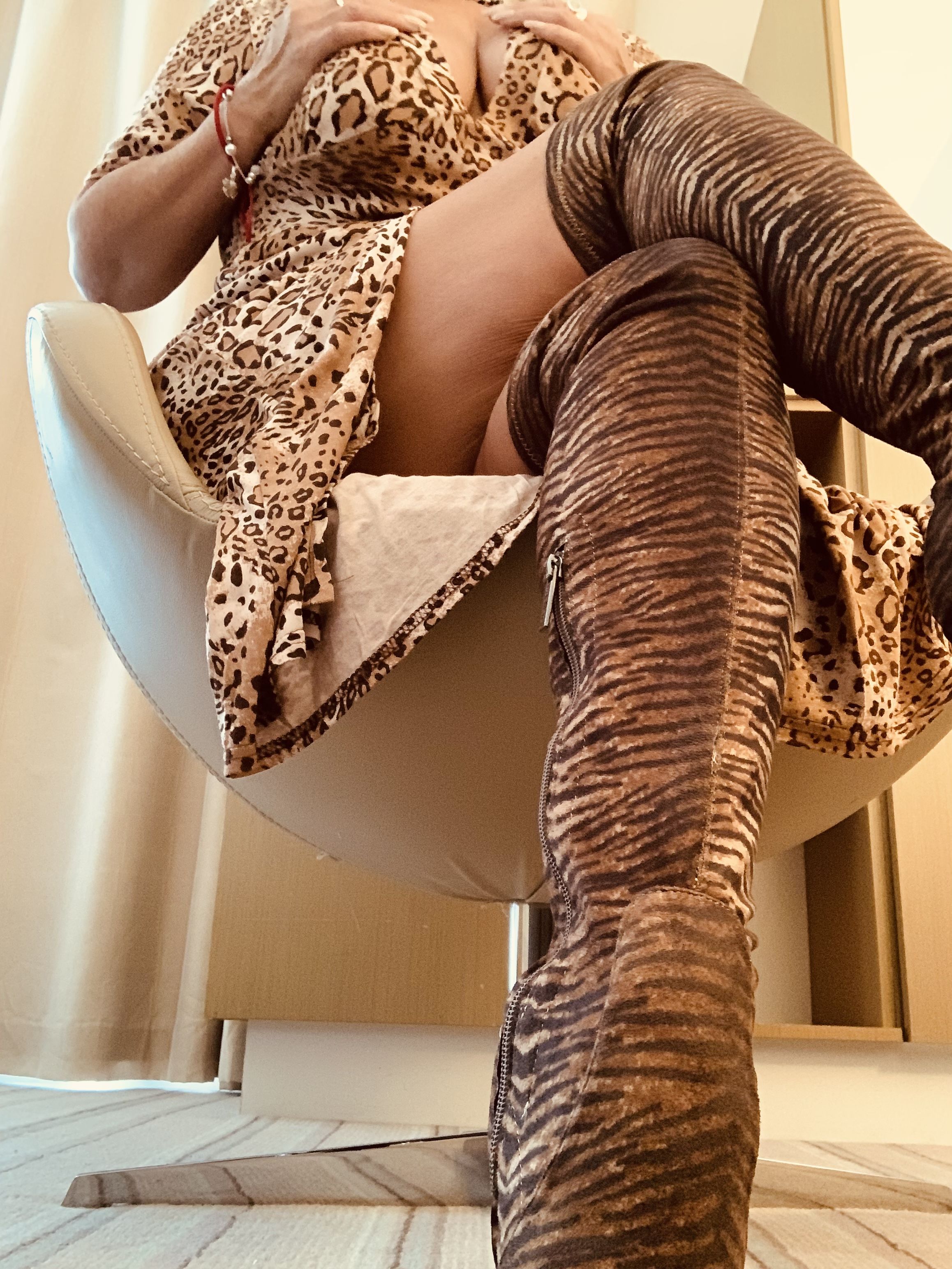 https://cdn.adultwork.com/gallery/G12/8776838.jpg