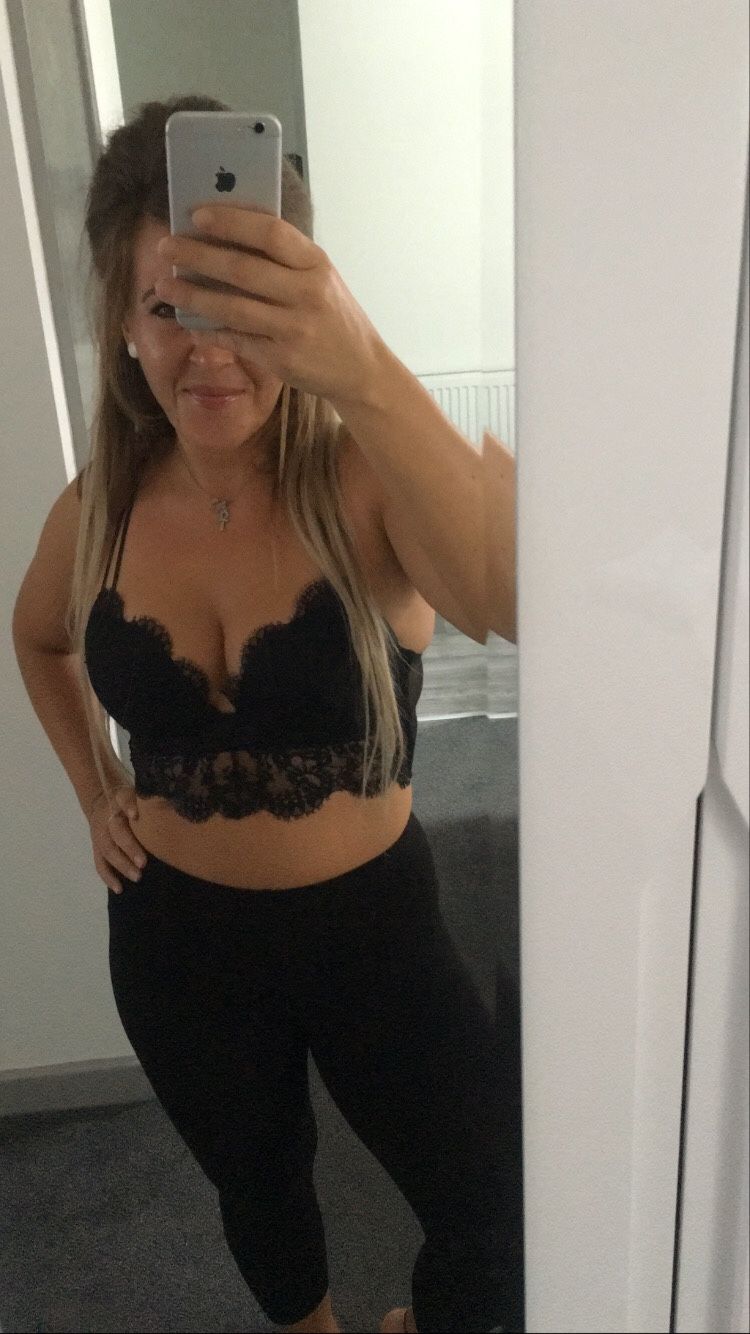 https://cdn.adultwork.com/gallery/G12/8778536.jpg