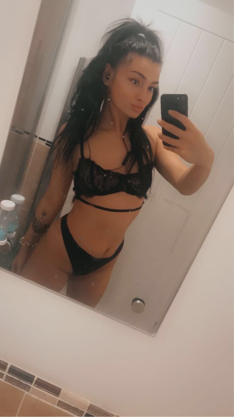 https://cdn.adultwork.com/gallery/G12/8779251.jpg