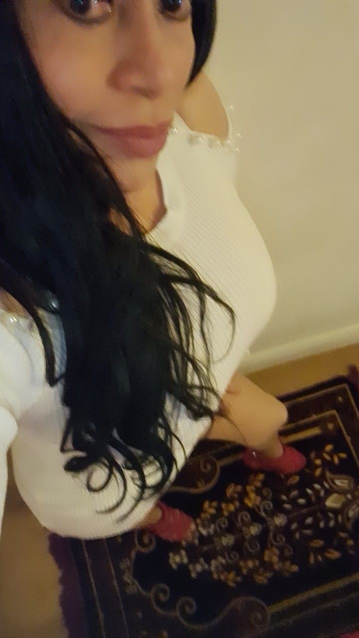 https://cdn.adultwork.com/gallery/G12/8780641.jpg