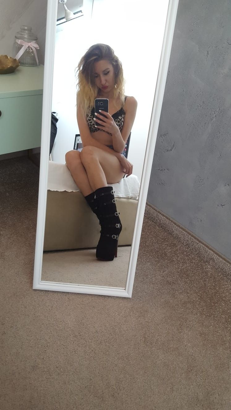 https://cdn.adultwork.com/gallery/G12/8791161.jpg