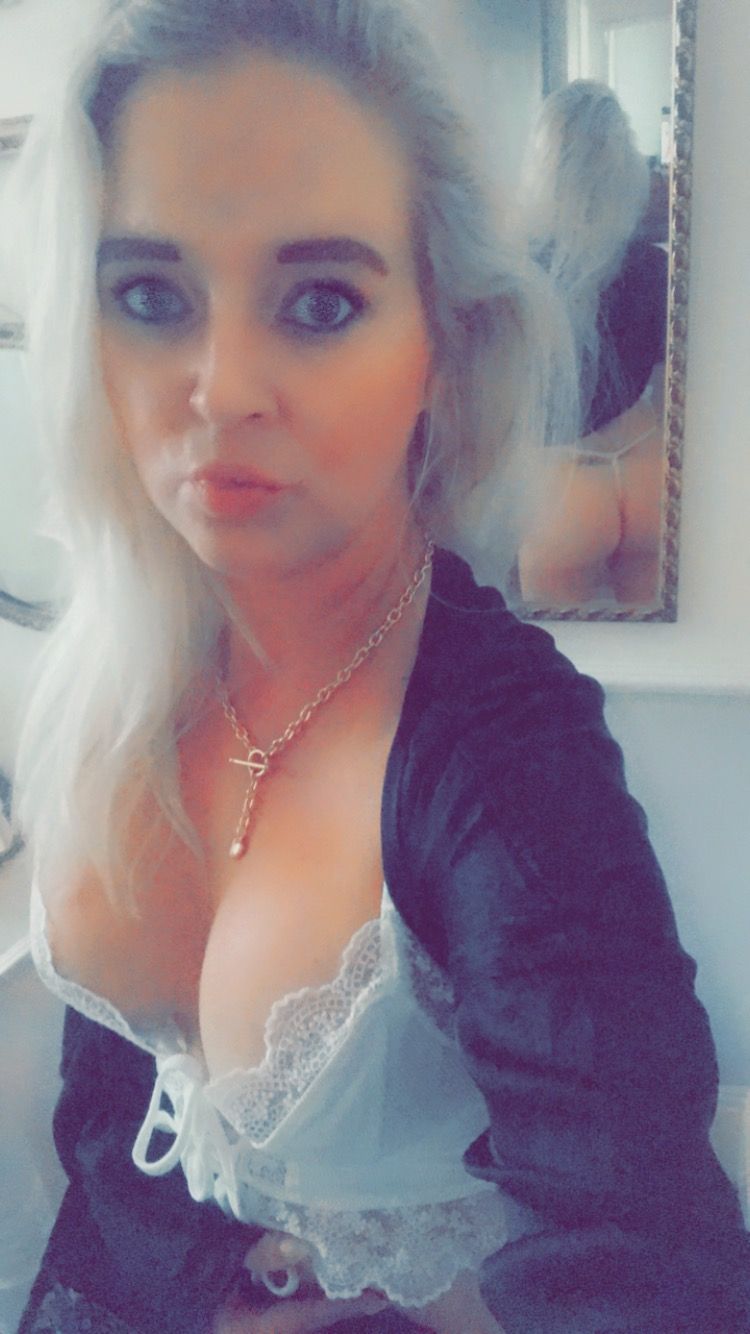 https://cdn.adultwork.com/gallery/G12/8791315.jpg