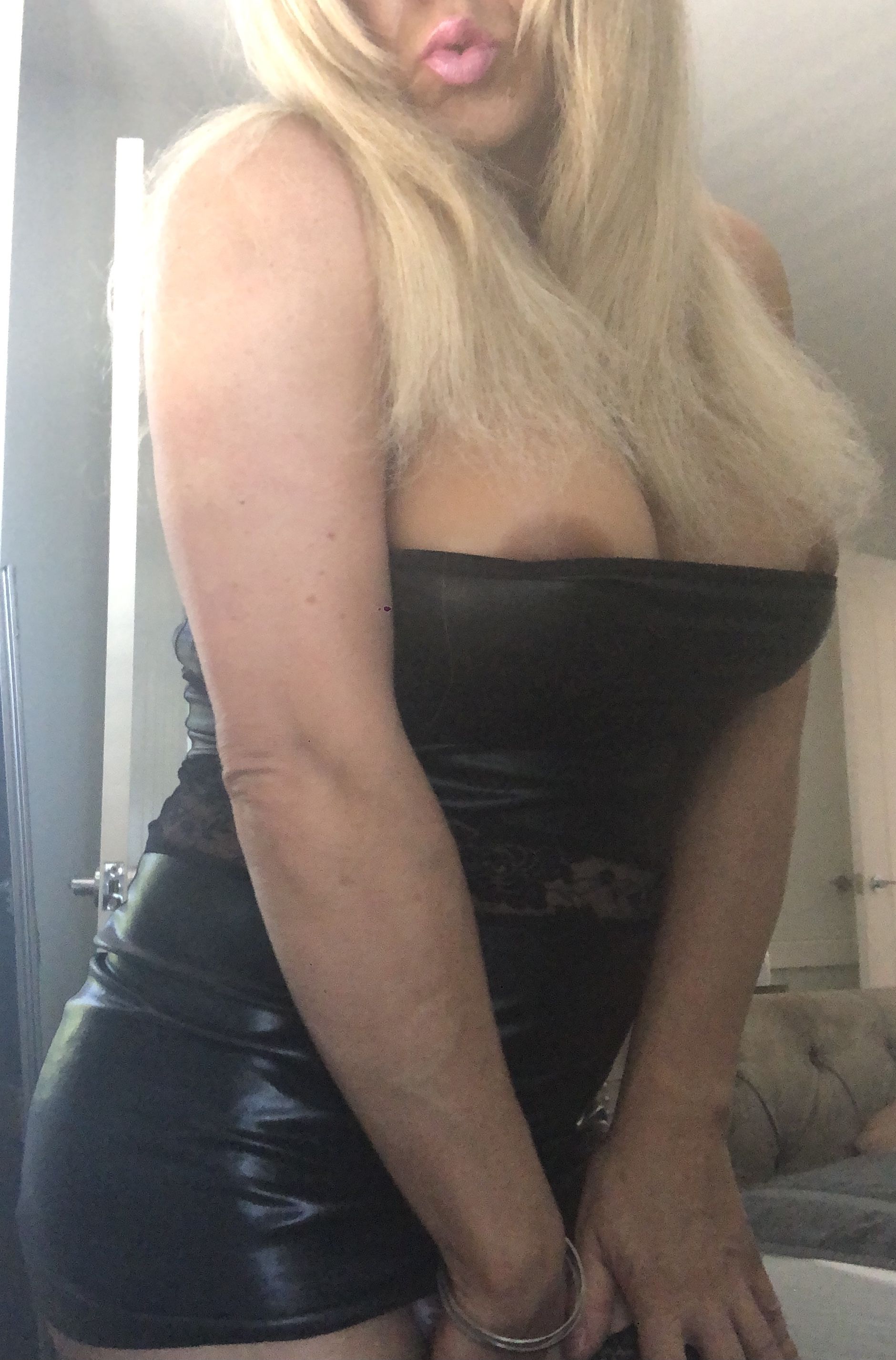 https://cdn.adultwork.com/gallery/G12/8792964.jpg