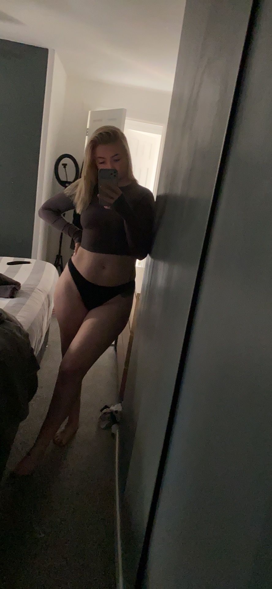 https://cdn.adultwork.com/gallery/G12/8802596.jpg