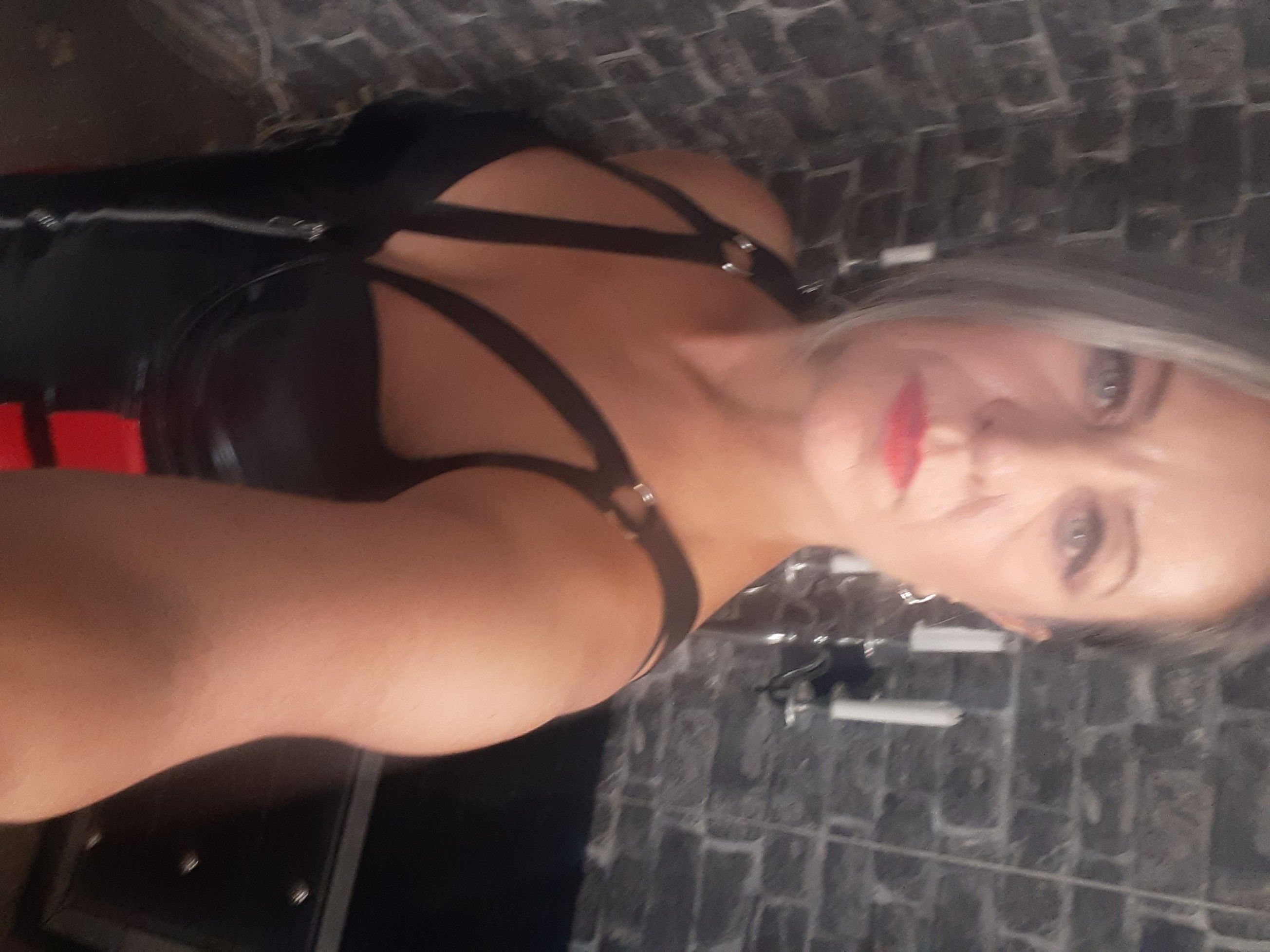 https://cdn.adultwork.com/gallery/G12/8802968.jpg