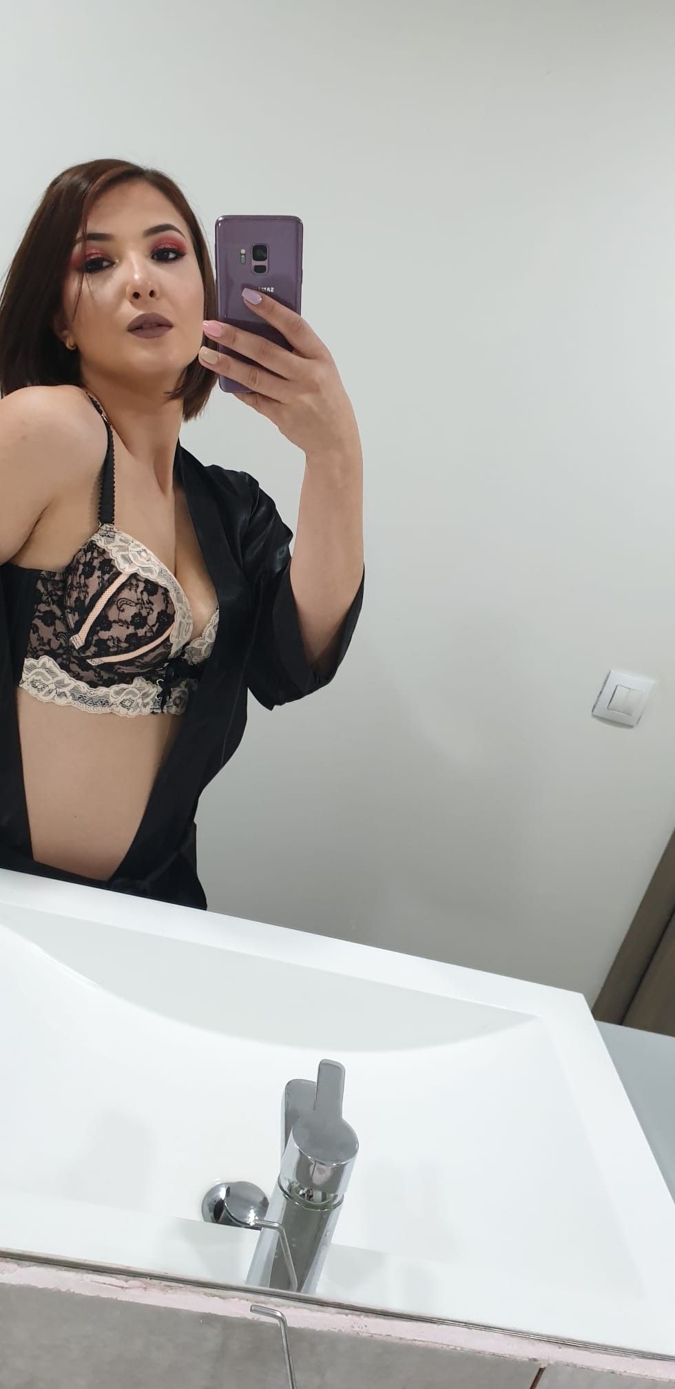 https://cdn.adultwork.com/gallery/G12/8804901.jpg