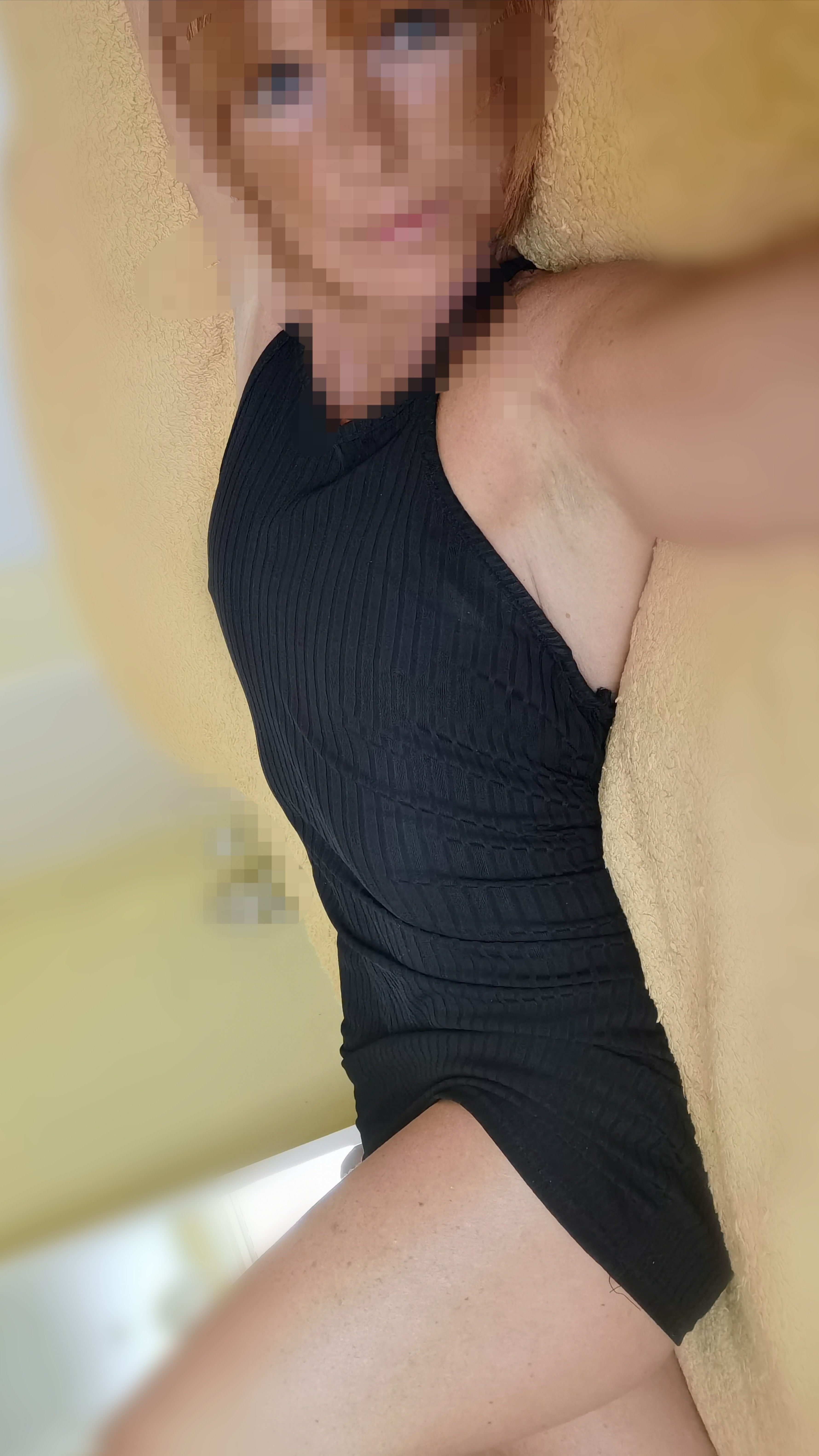 https://cdn.adultwork.com/gallery/G12/8806300.jpg