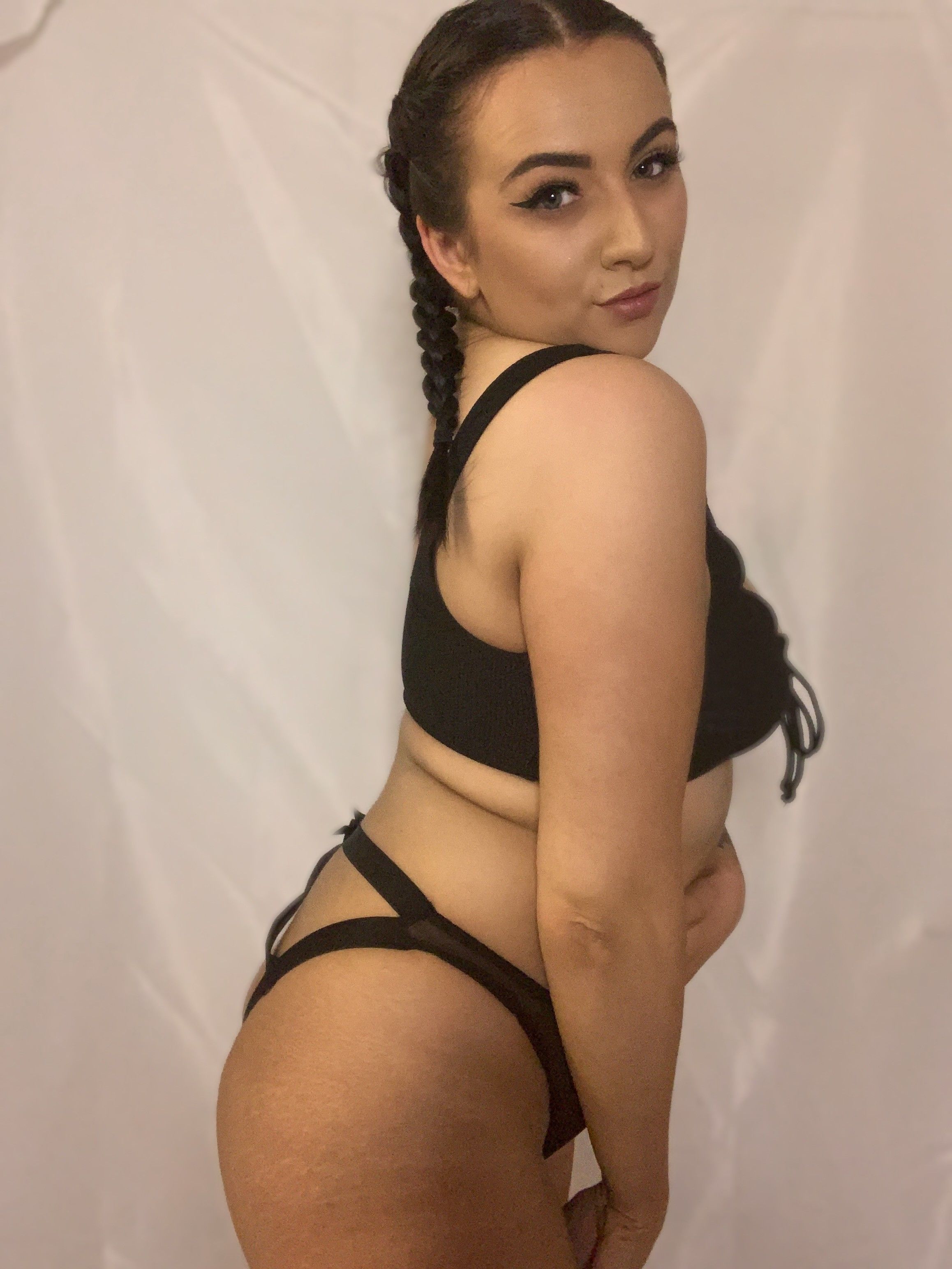 https://cdn.adultwork.com/gallery/G12/8806381.jpg