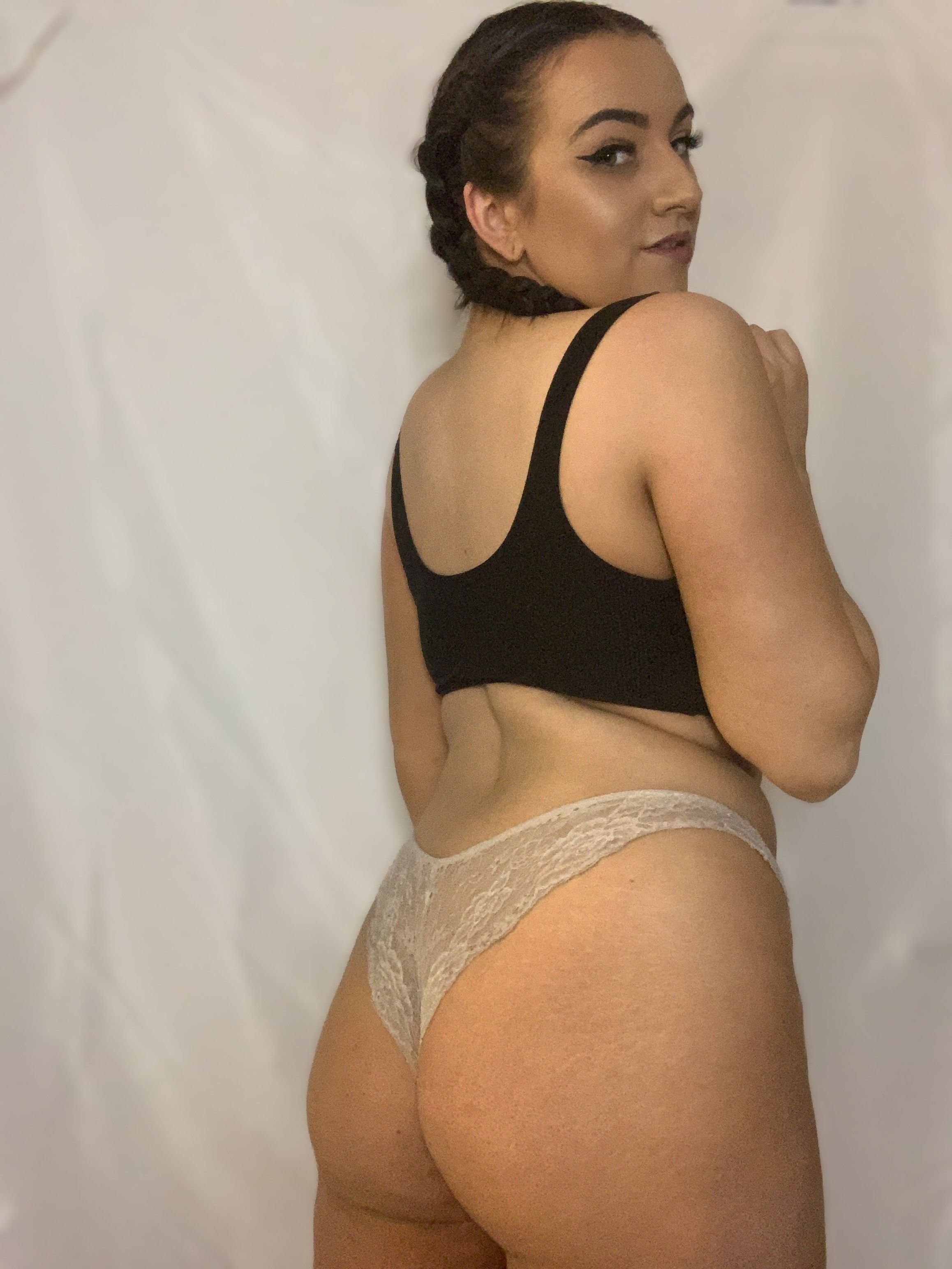 https://cdn.adultwork.com/gallery/G12/8806382.jpg