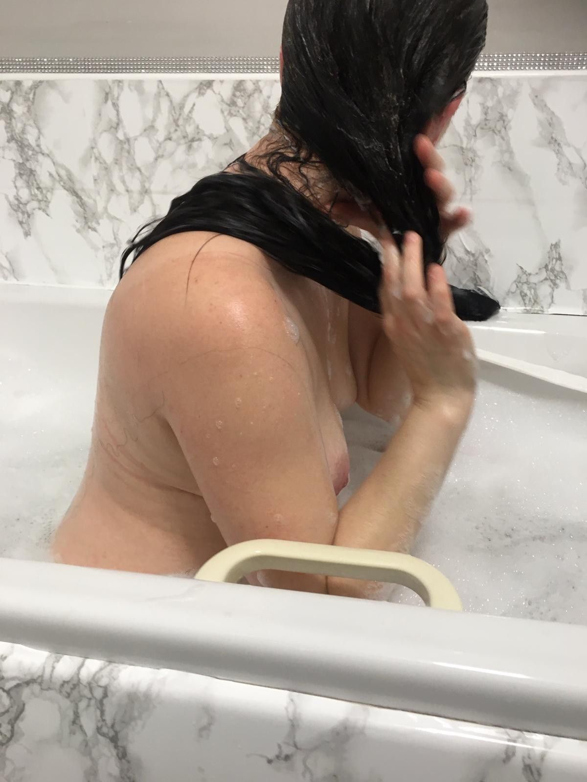 https://cdn.adultwork.com/gallery/G12/8807369.jpg