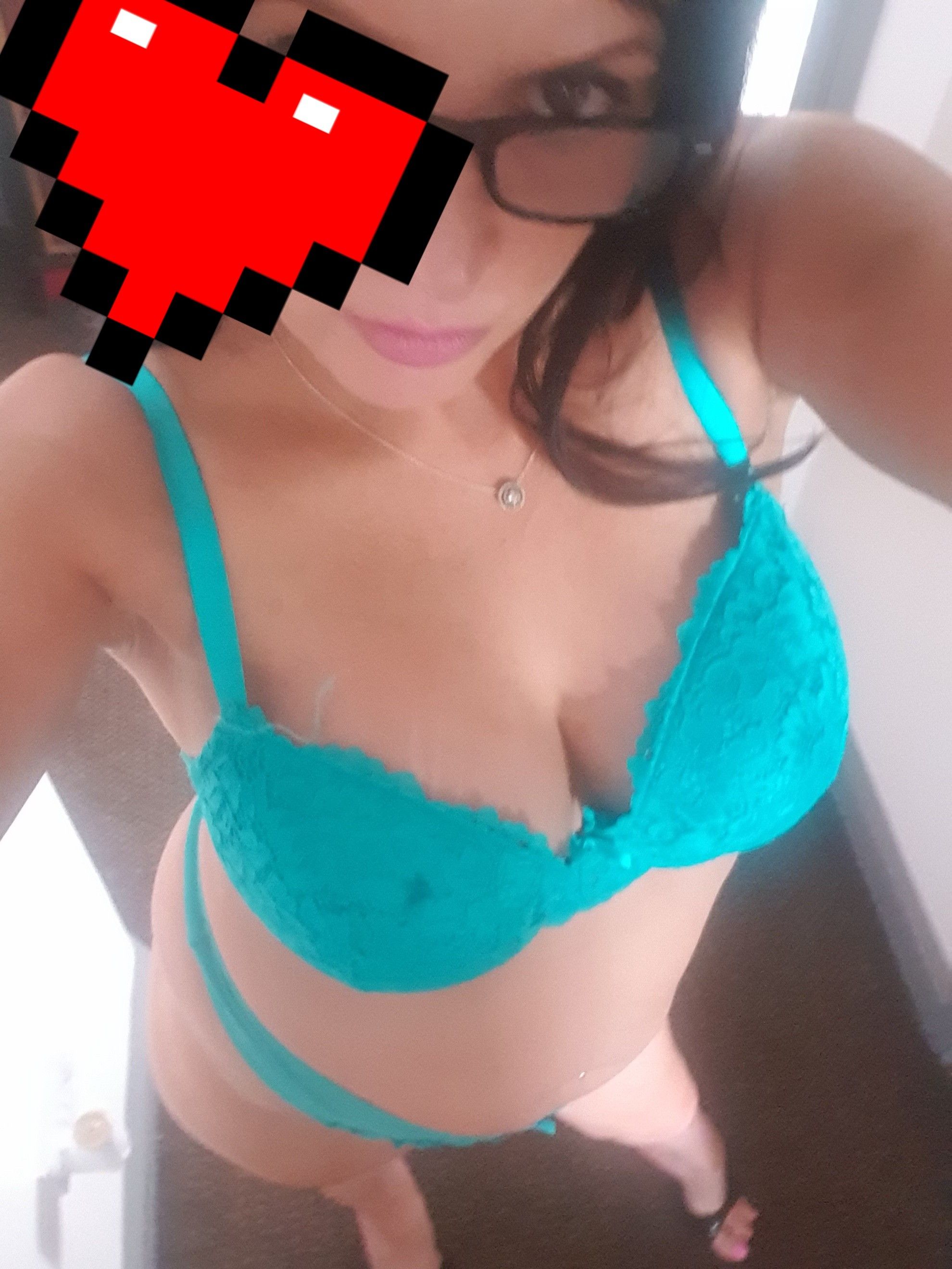 https://cdn.adultwork.com/gallery/G12/8808523.jpg