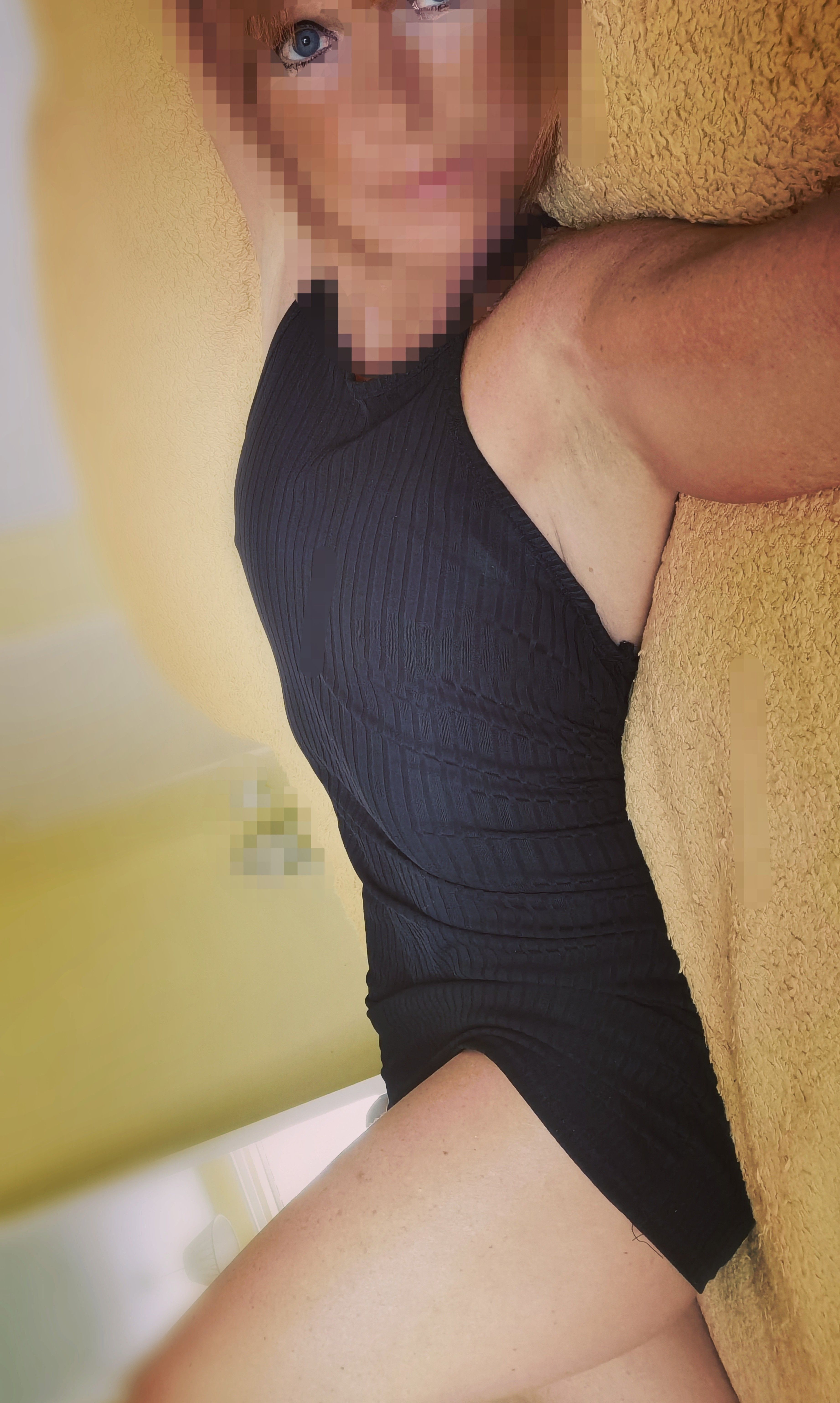 https://cdn.adultwork.com/gallery/G12/8808989.jpg